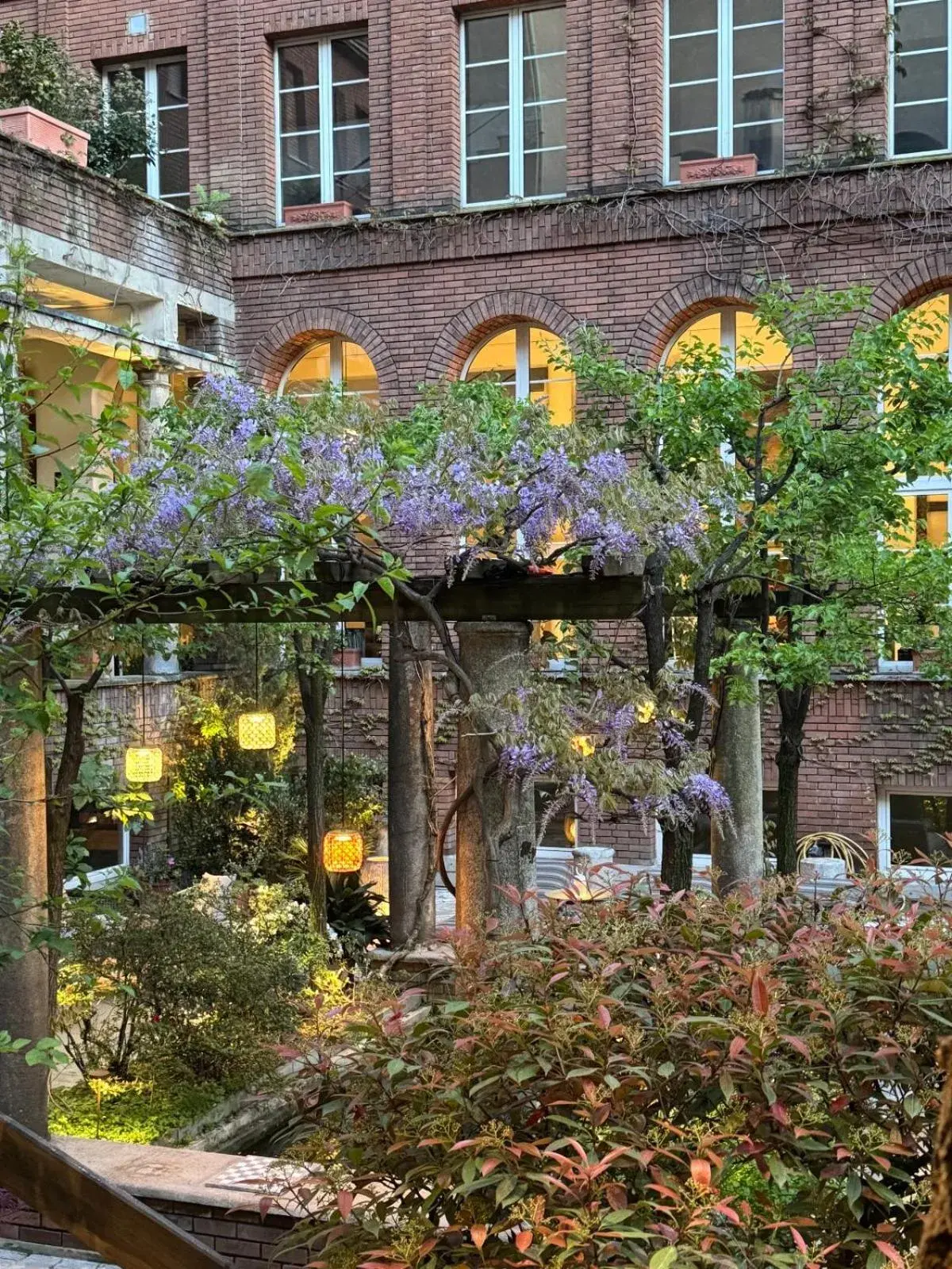 Garden view in NEW GENERATION HOSTEL Milan center Garden view in NEW GENERATION HOSTEL Milan center