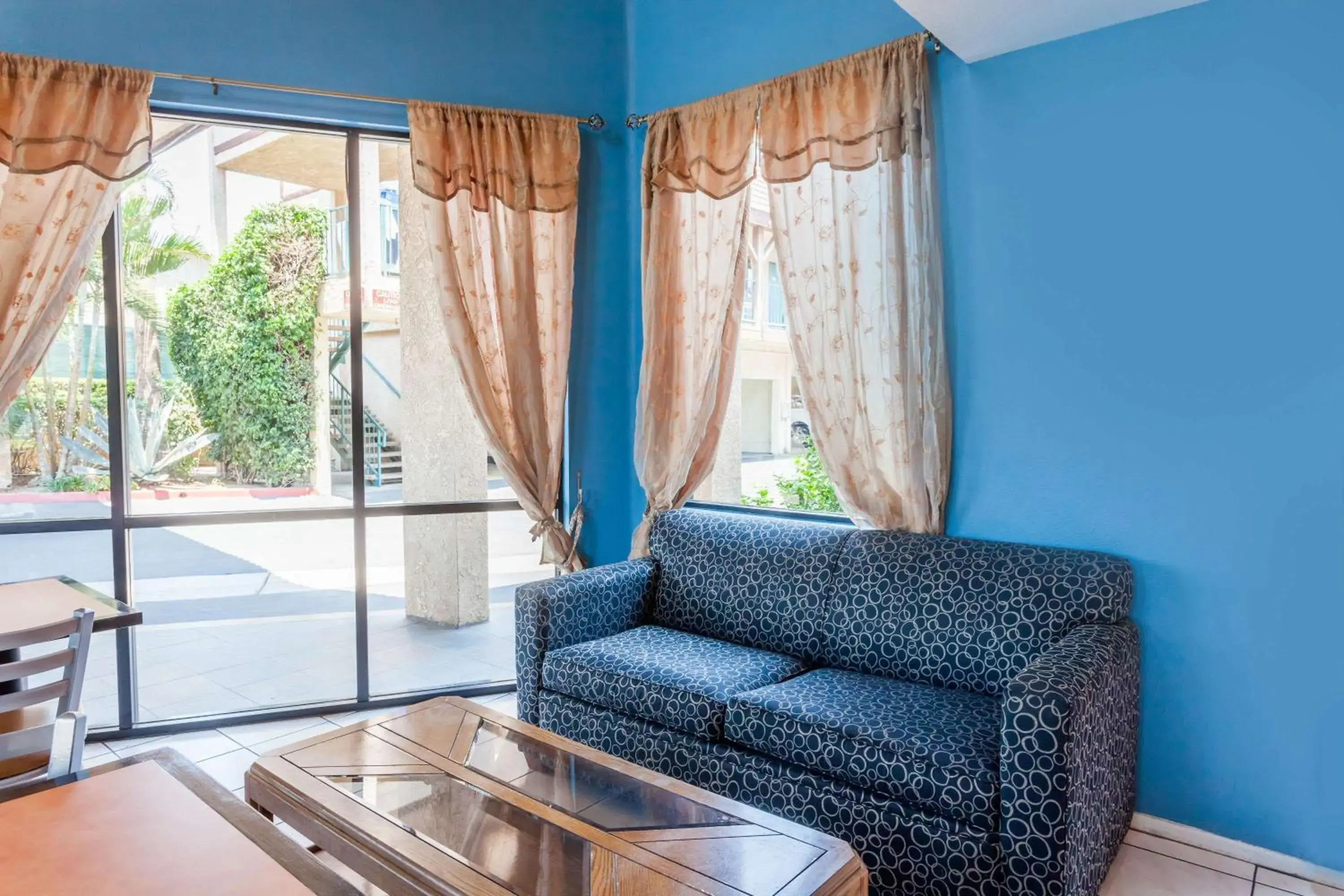 Lobby or reception in Howard Johnson by Wyndham Norco Lobby or reception in Howard Johnson by Wyndham Norco