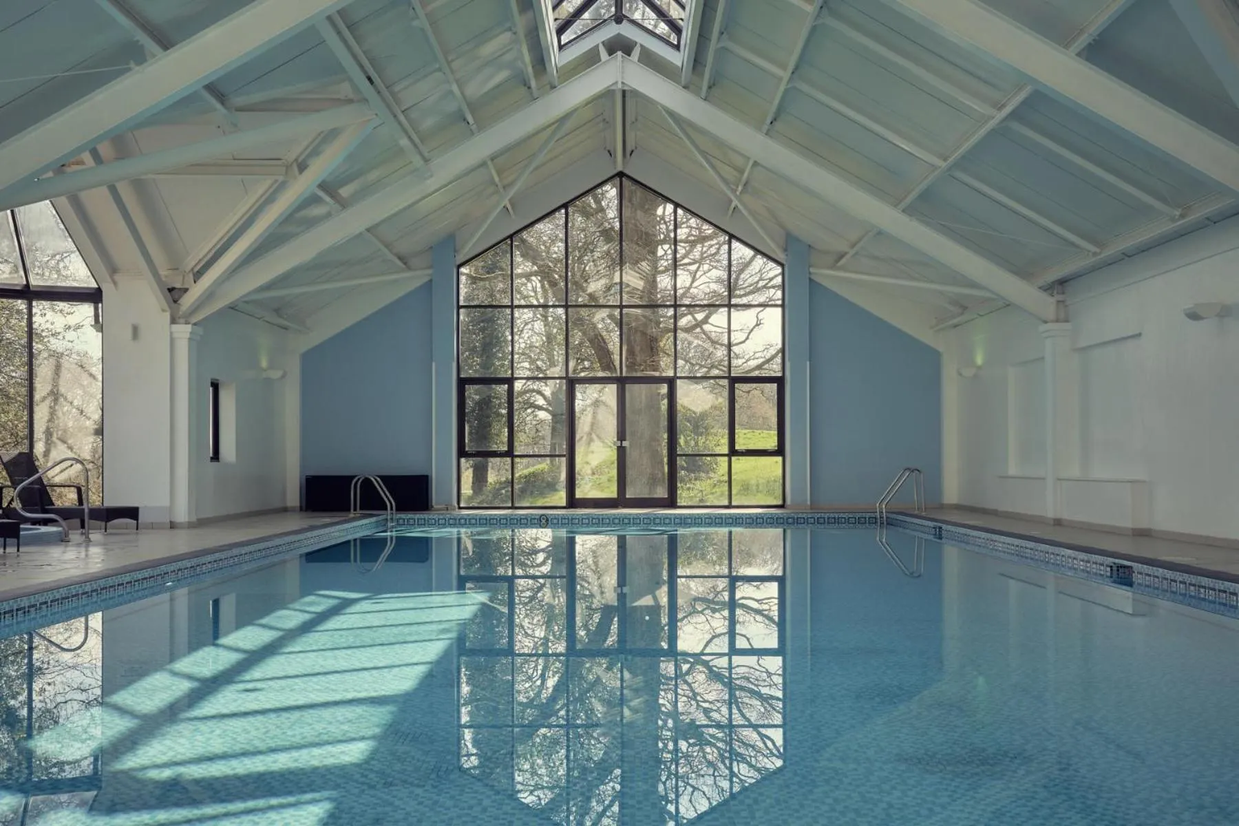 Swimming pool in The Mole Resort - Hotel rooms