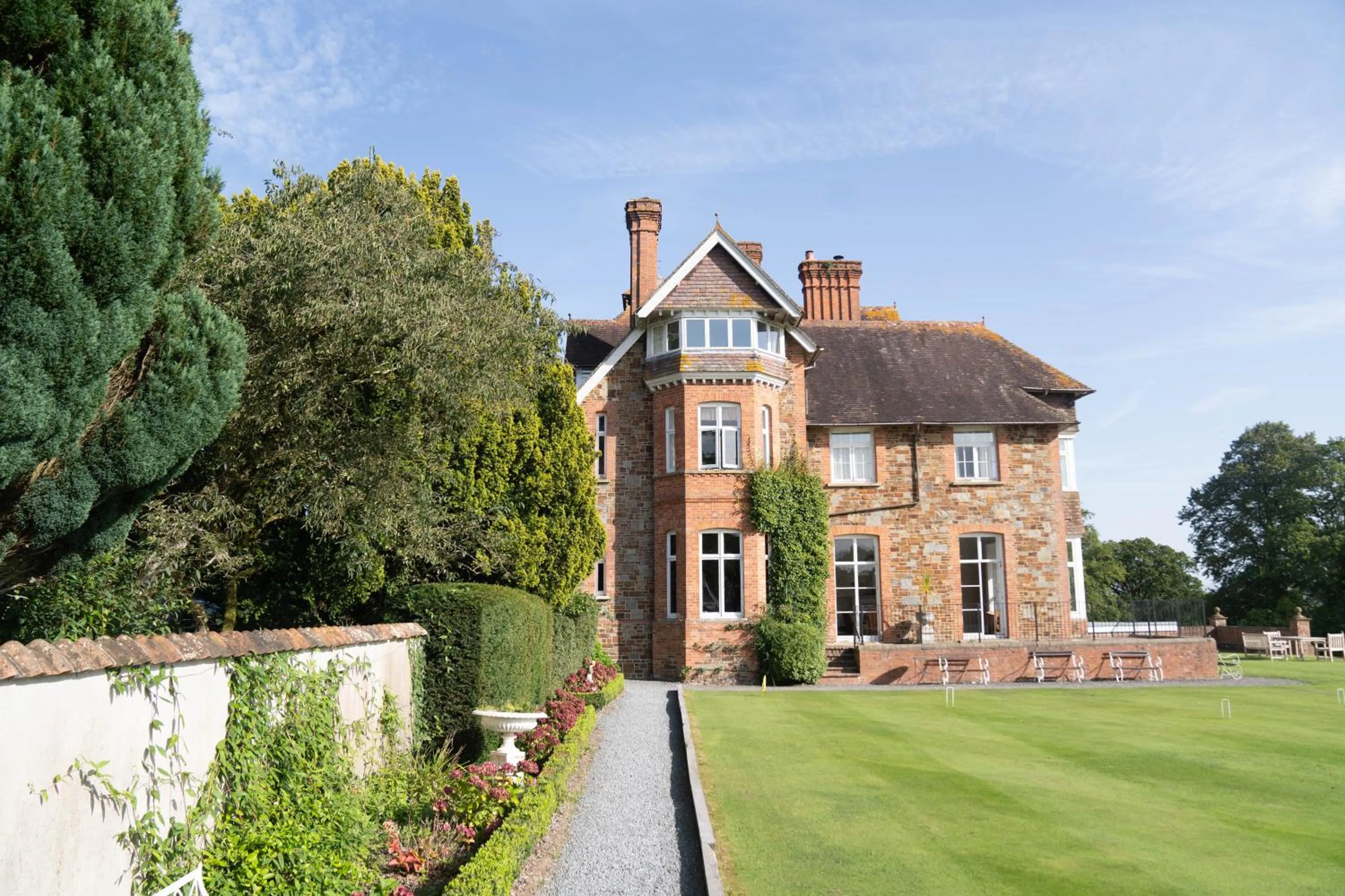 Property building in The Mole Resort - Hotel rooms