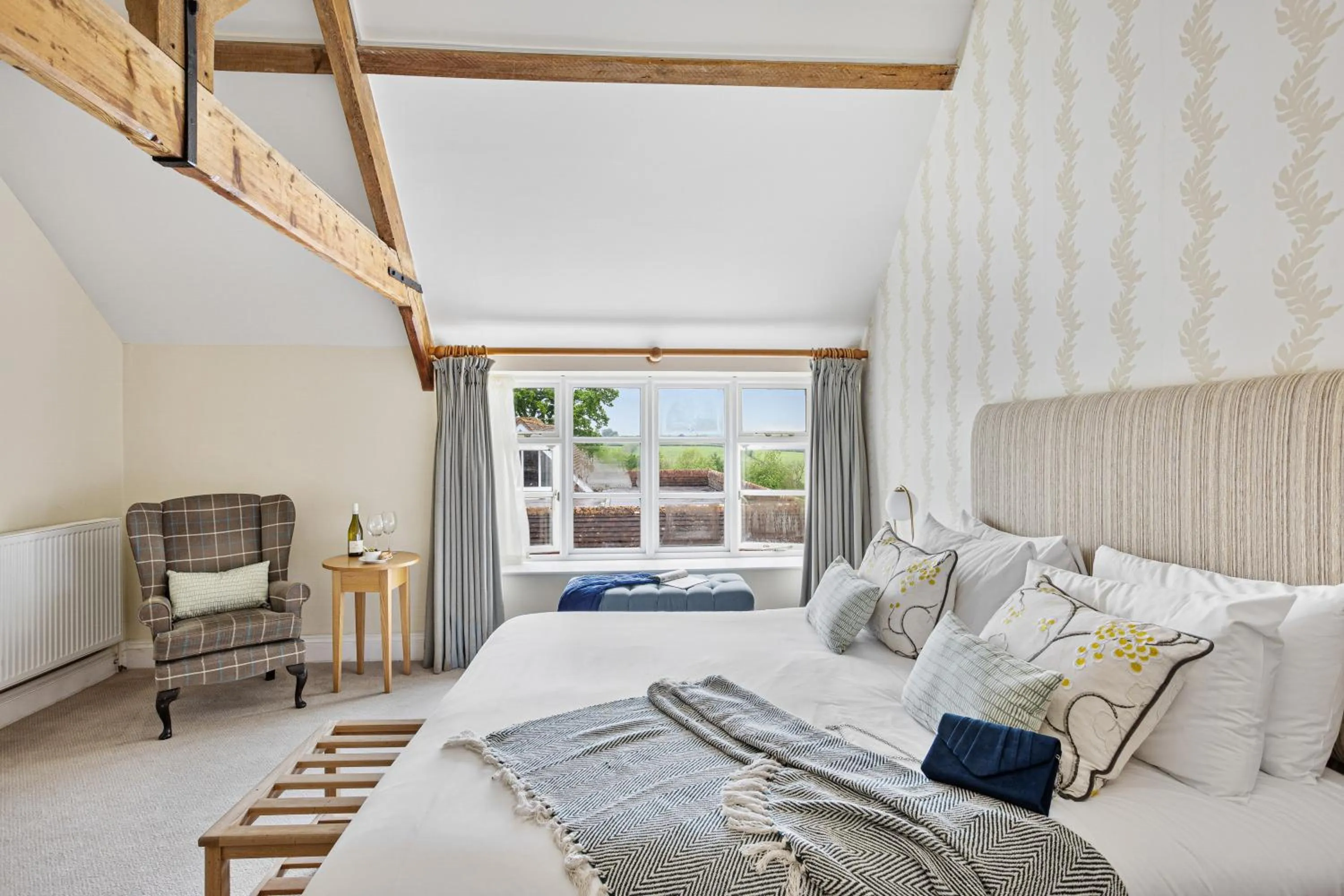 Seating area, Bed in The Mole Resort - Hotel rooms