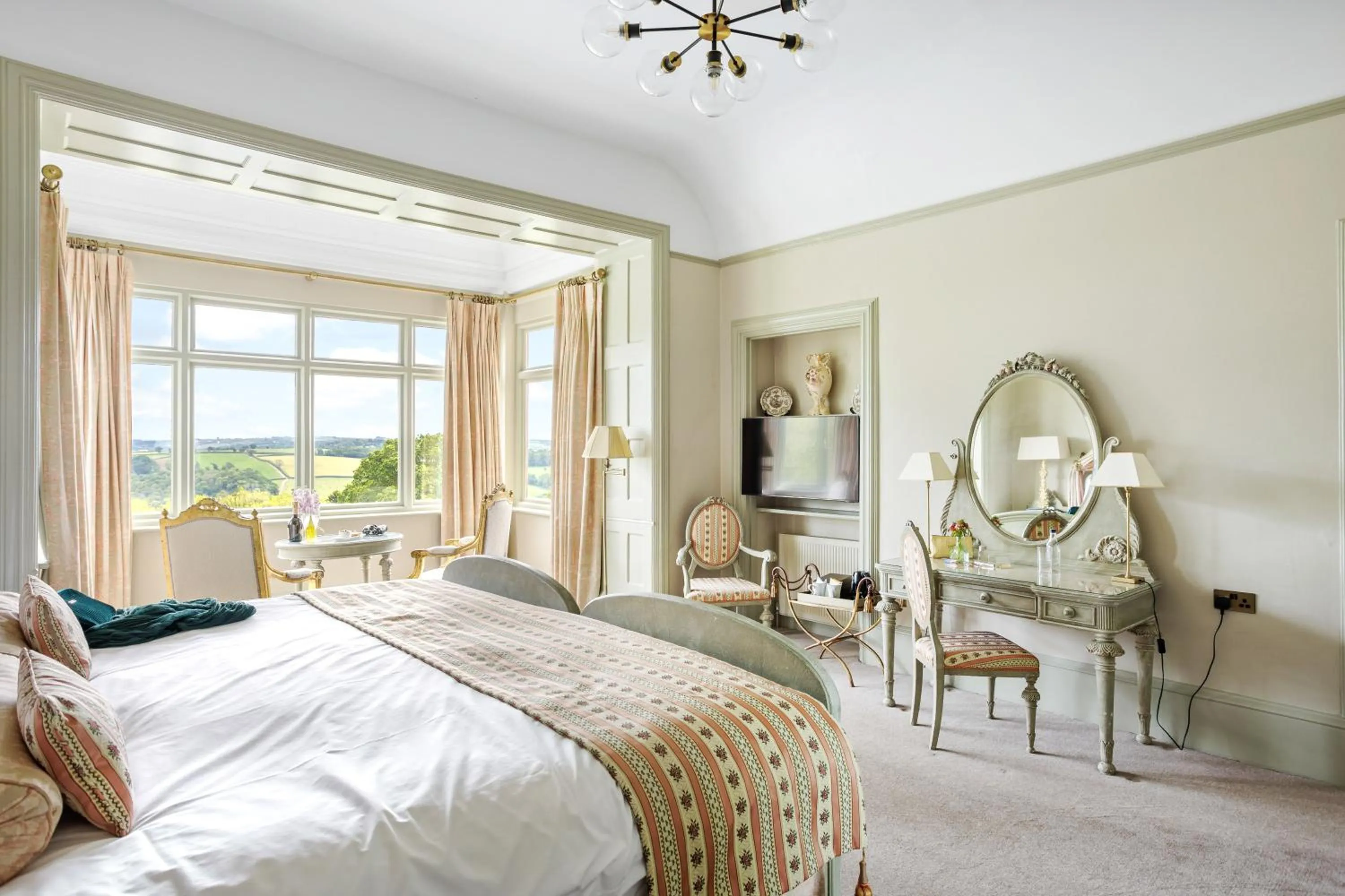 Bedroom, Bed in The Mole Resort - Hotel rooms