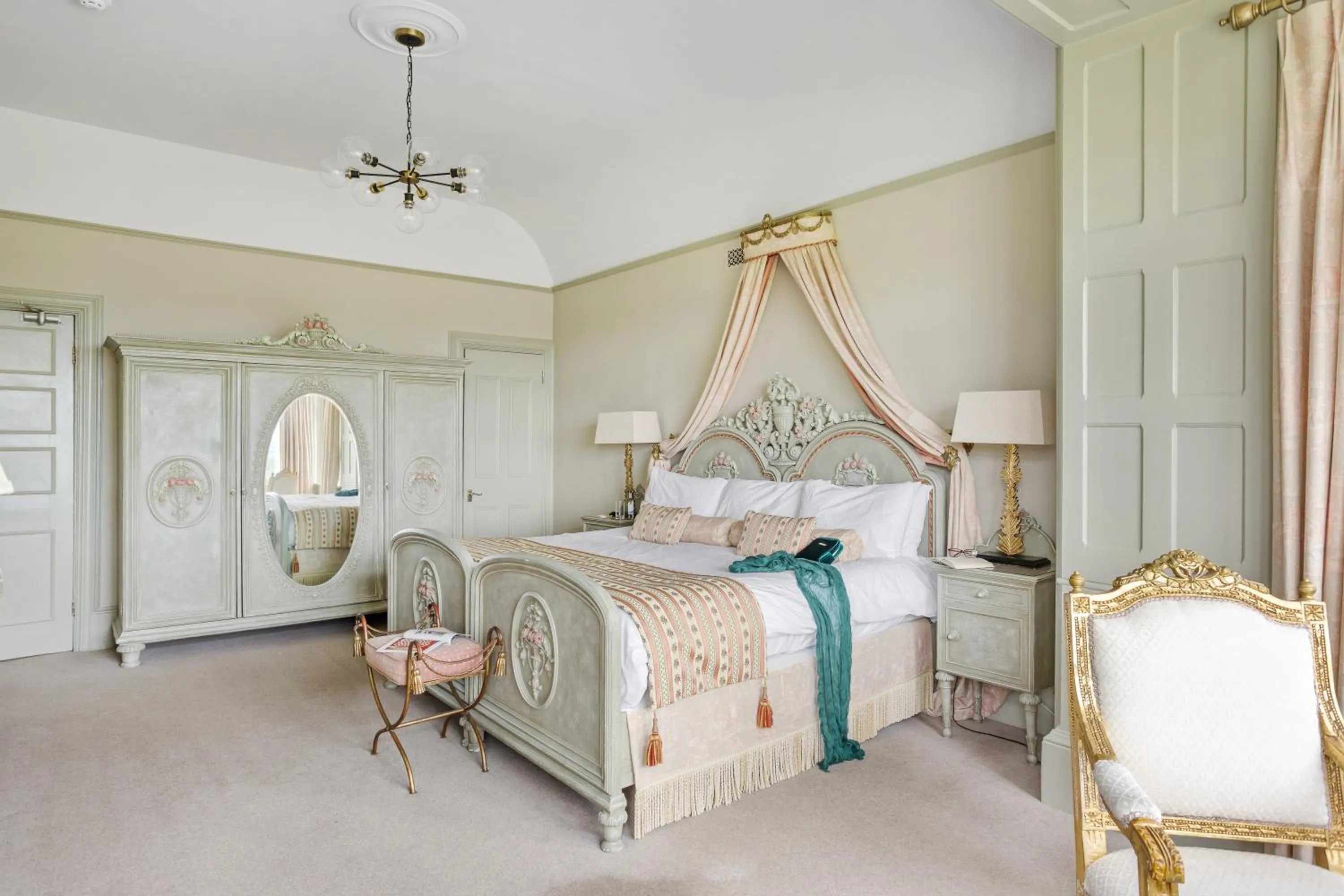 Bedroom, Bed in The Mole Resort - Hotel rooms