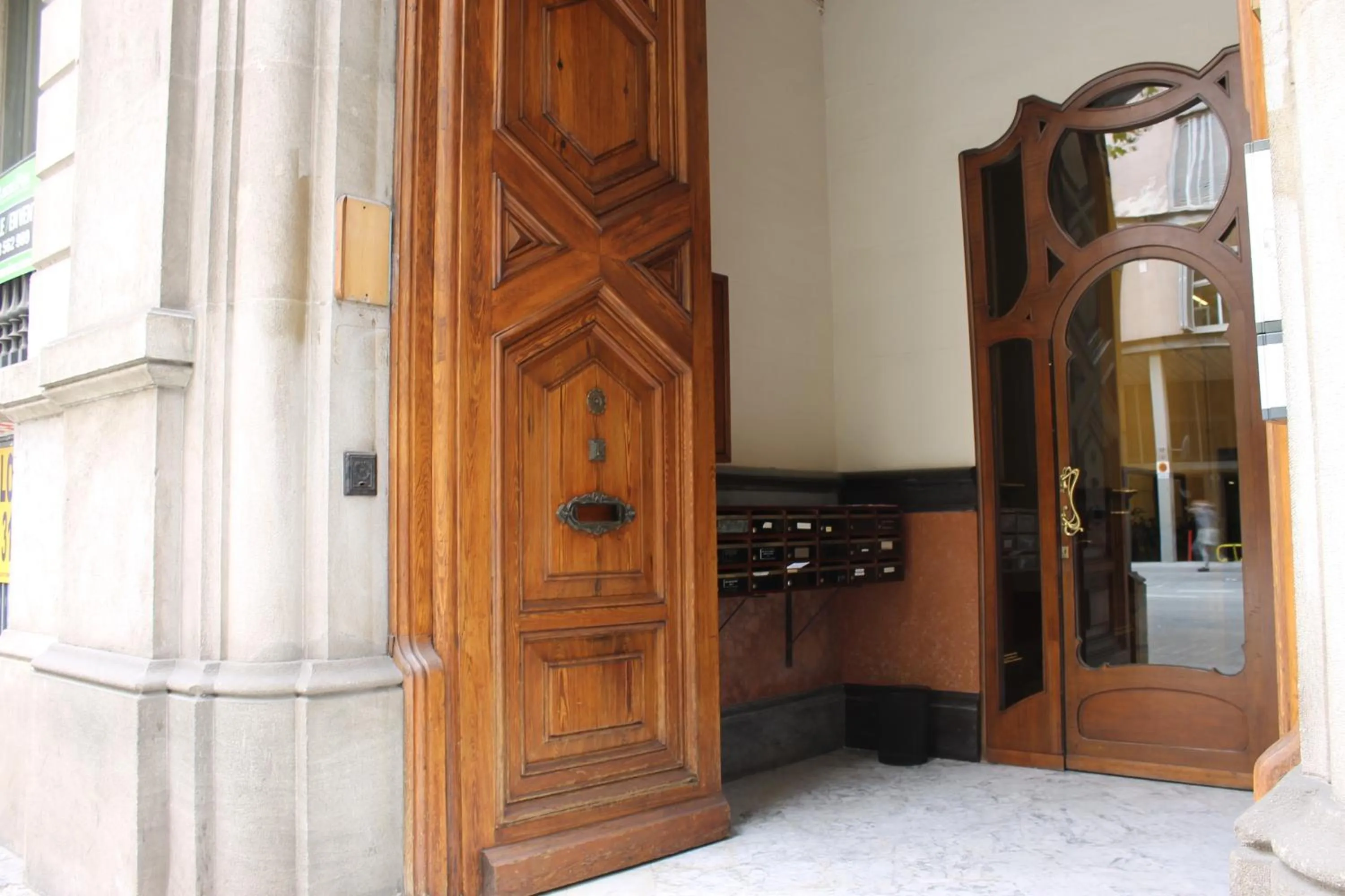 Facade/entrance in Hostal Barcelona Centro