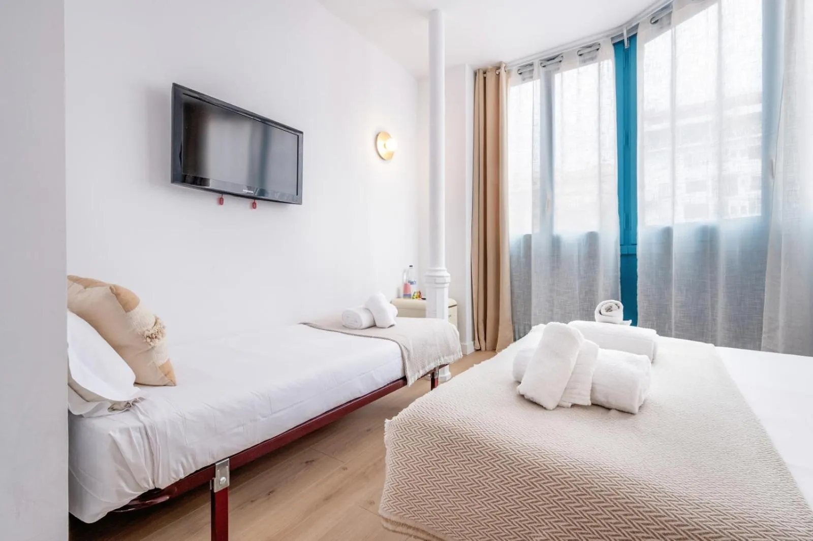 Bedroom, Bed in Hostal Barcelona Centro