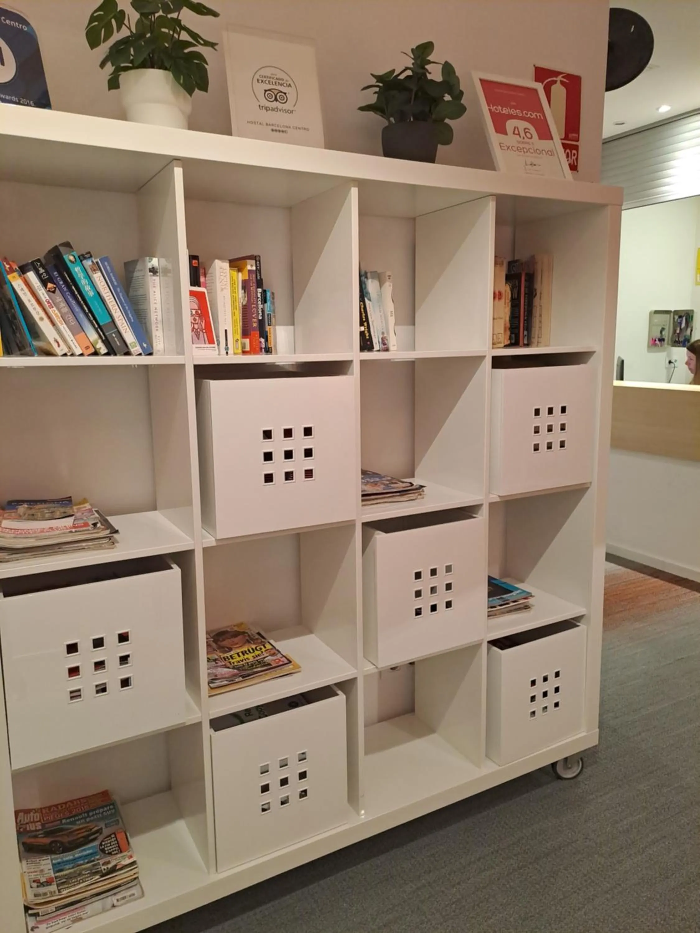 Library in Hostal Barcelona Centro