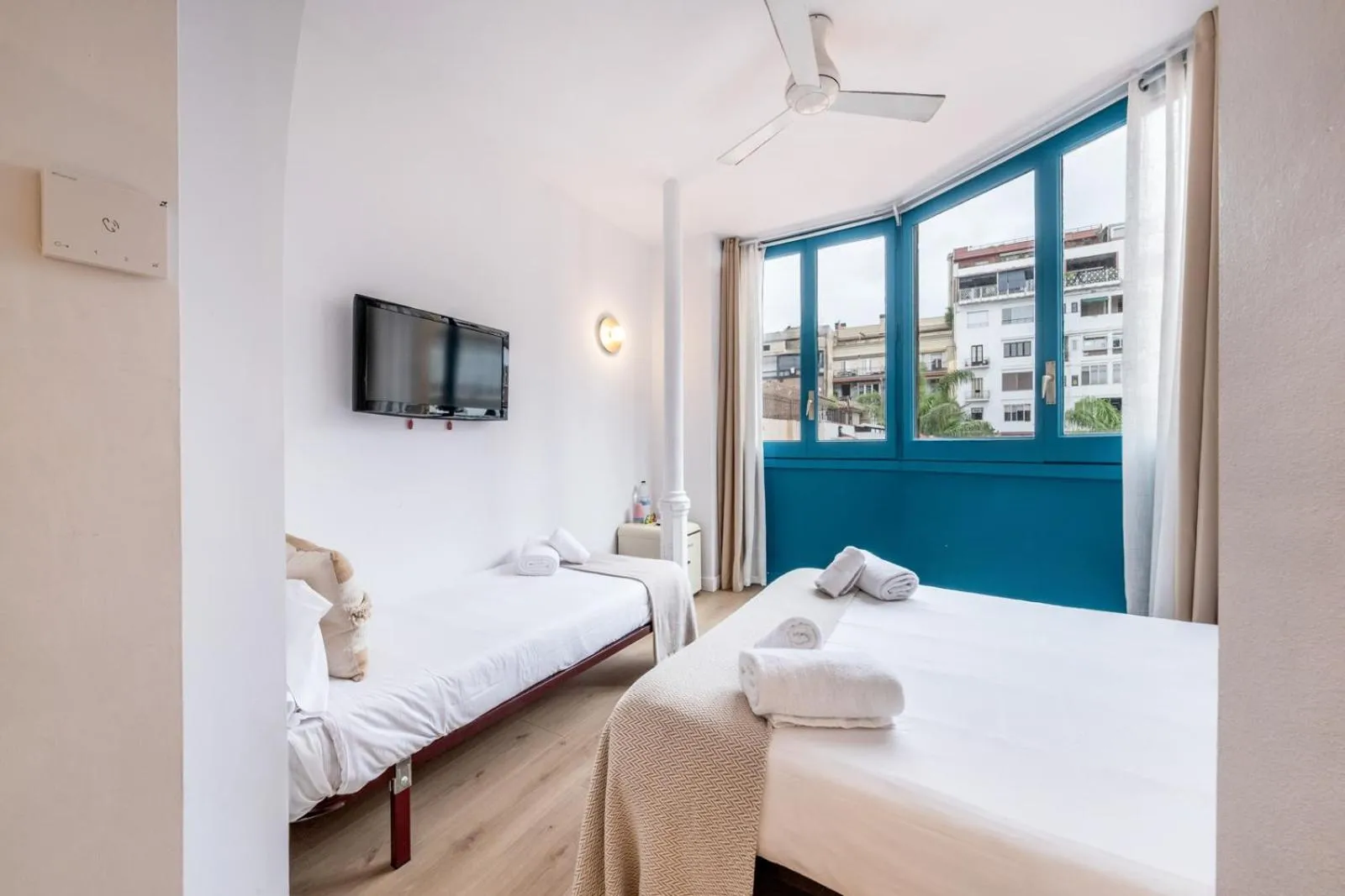 Bedroom, Bed in Hostal Barcelona Centro