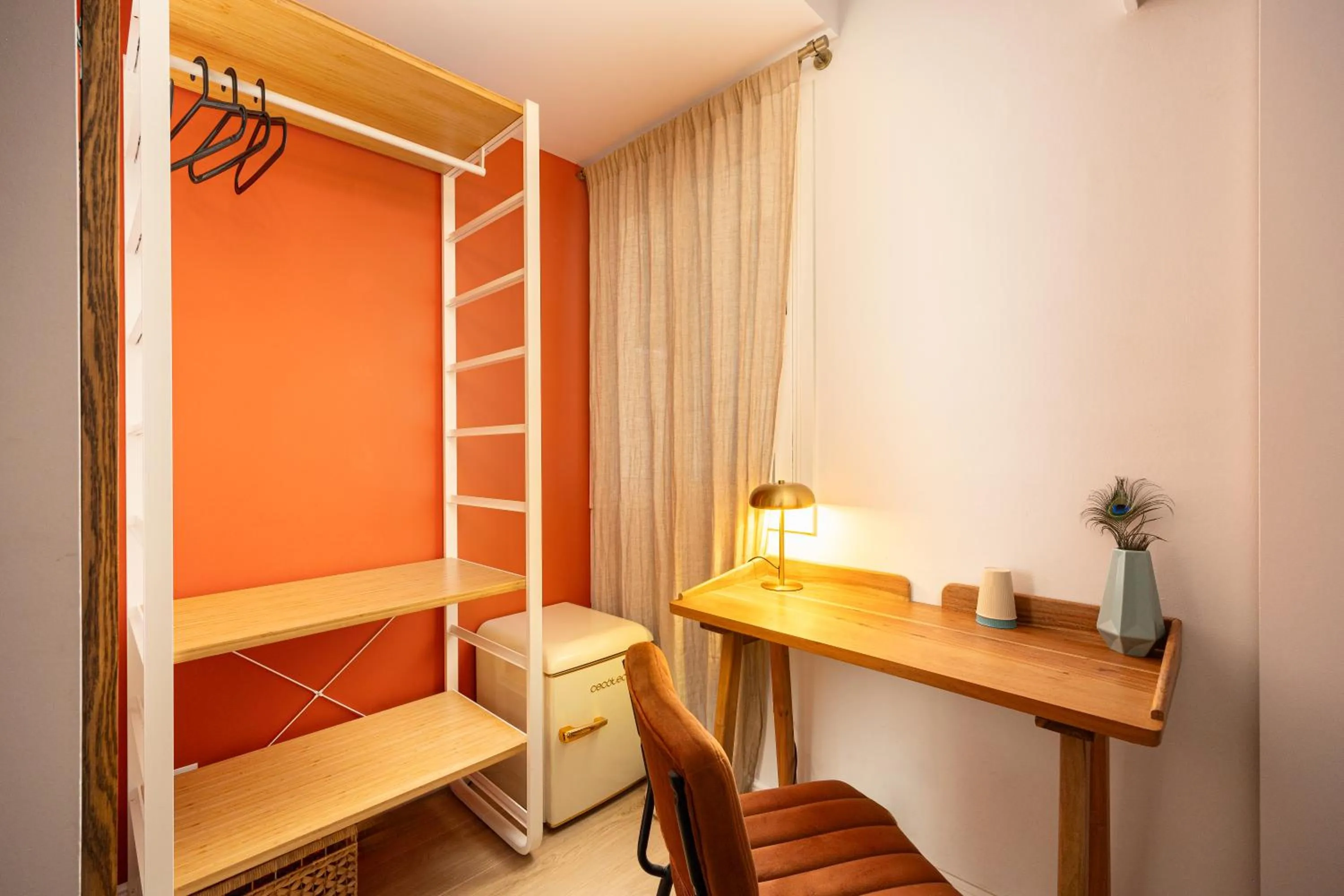 wardrobe, Bed in Hostal Barcelona Centro