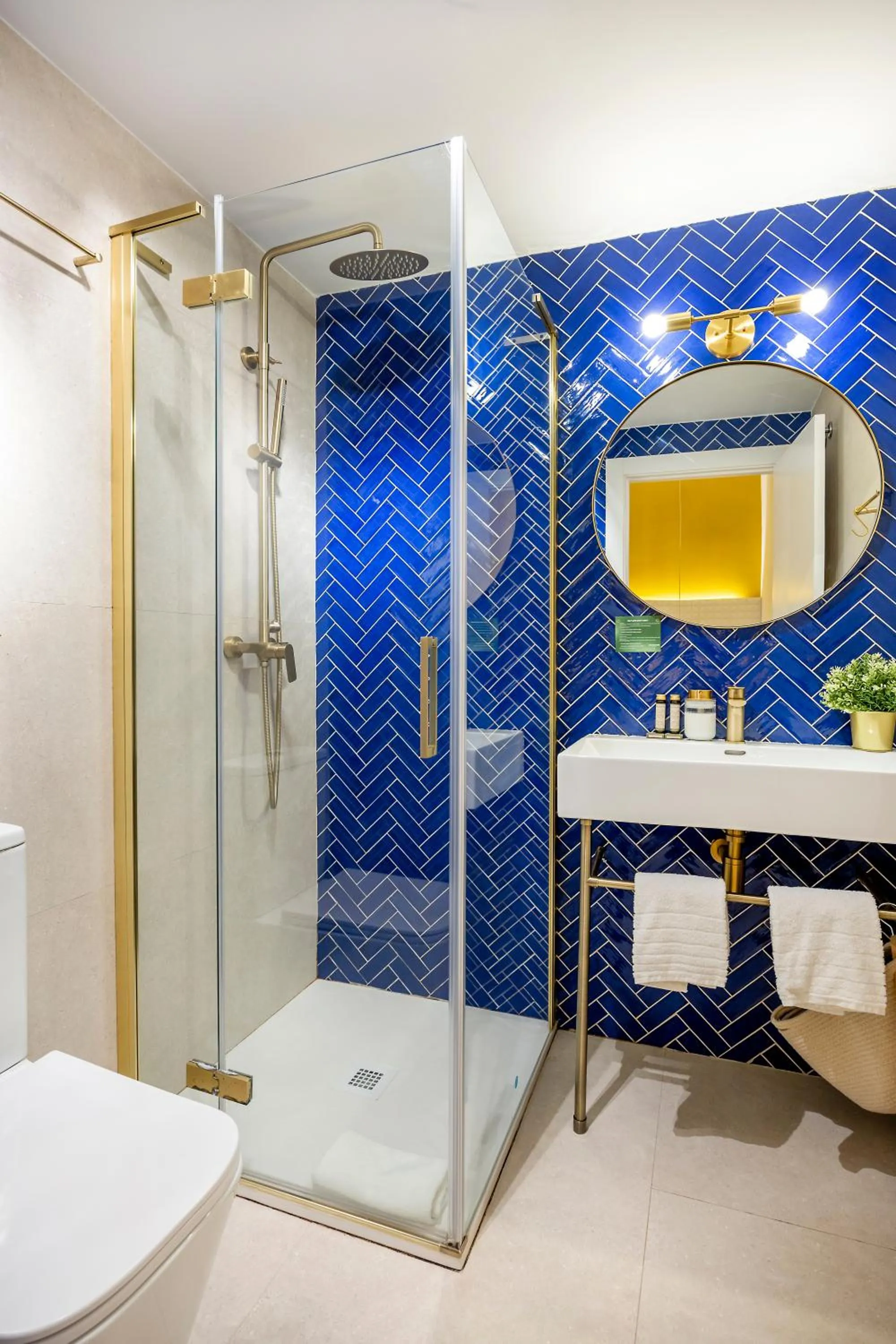 Shower in Hostal Barcelona Centro