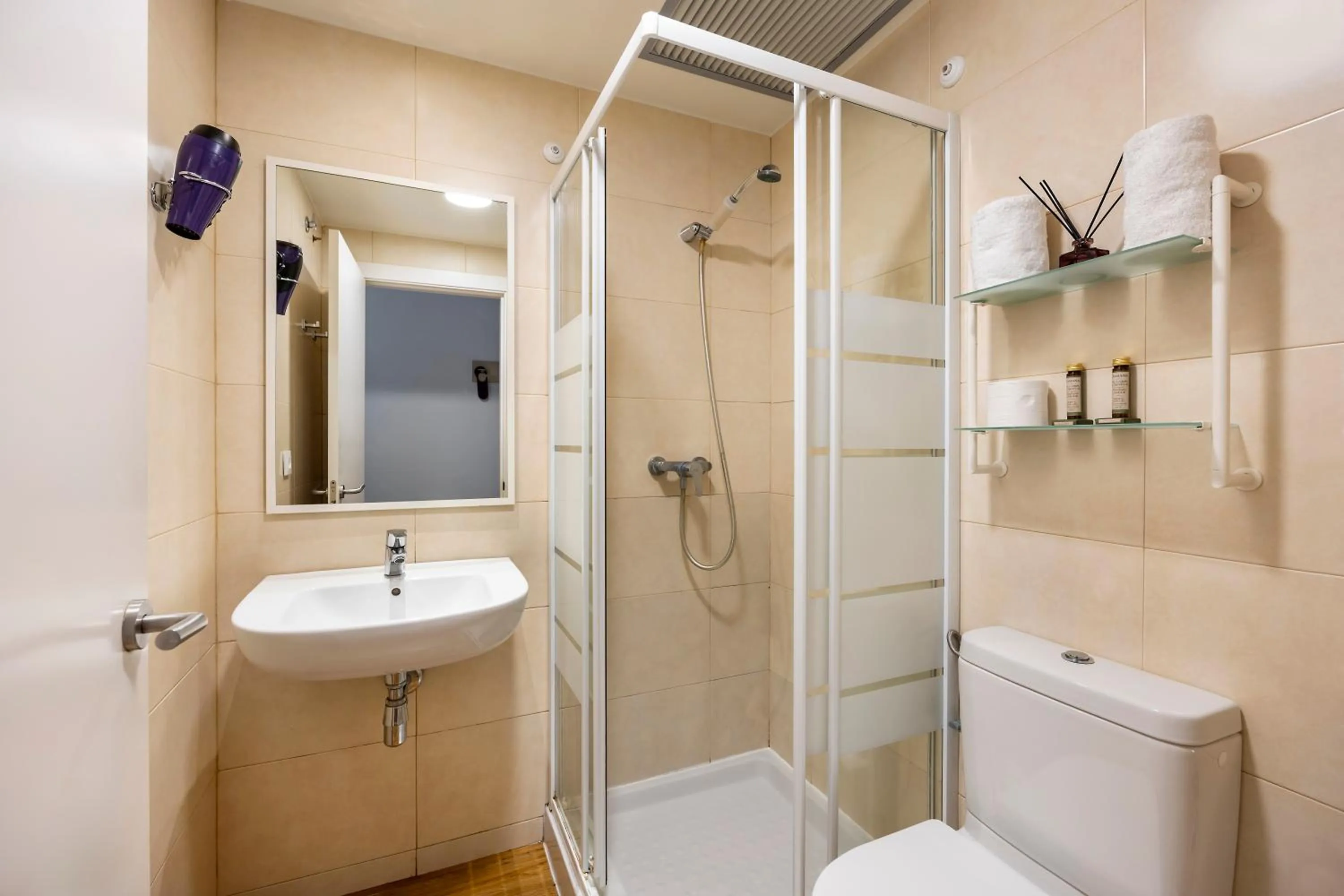 Bathroom in Hostal Barcelona Centro