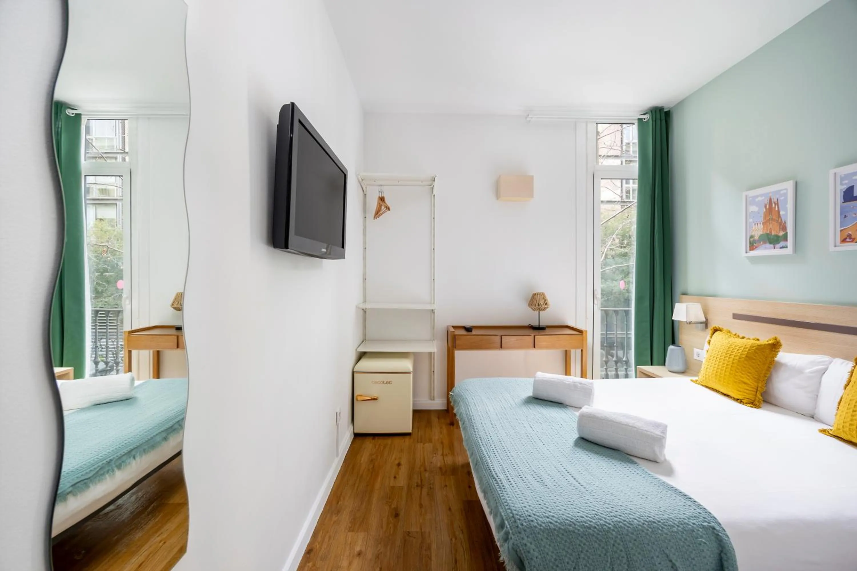 Bedroom, Bed in Hostal Barcelona Centro