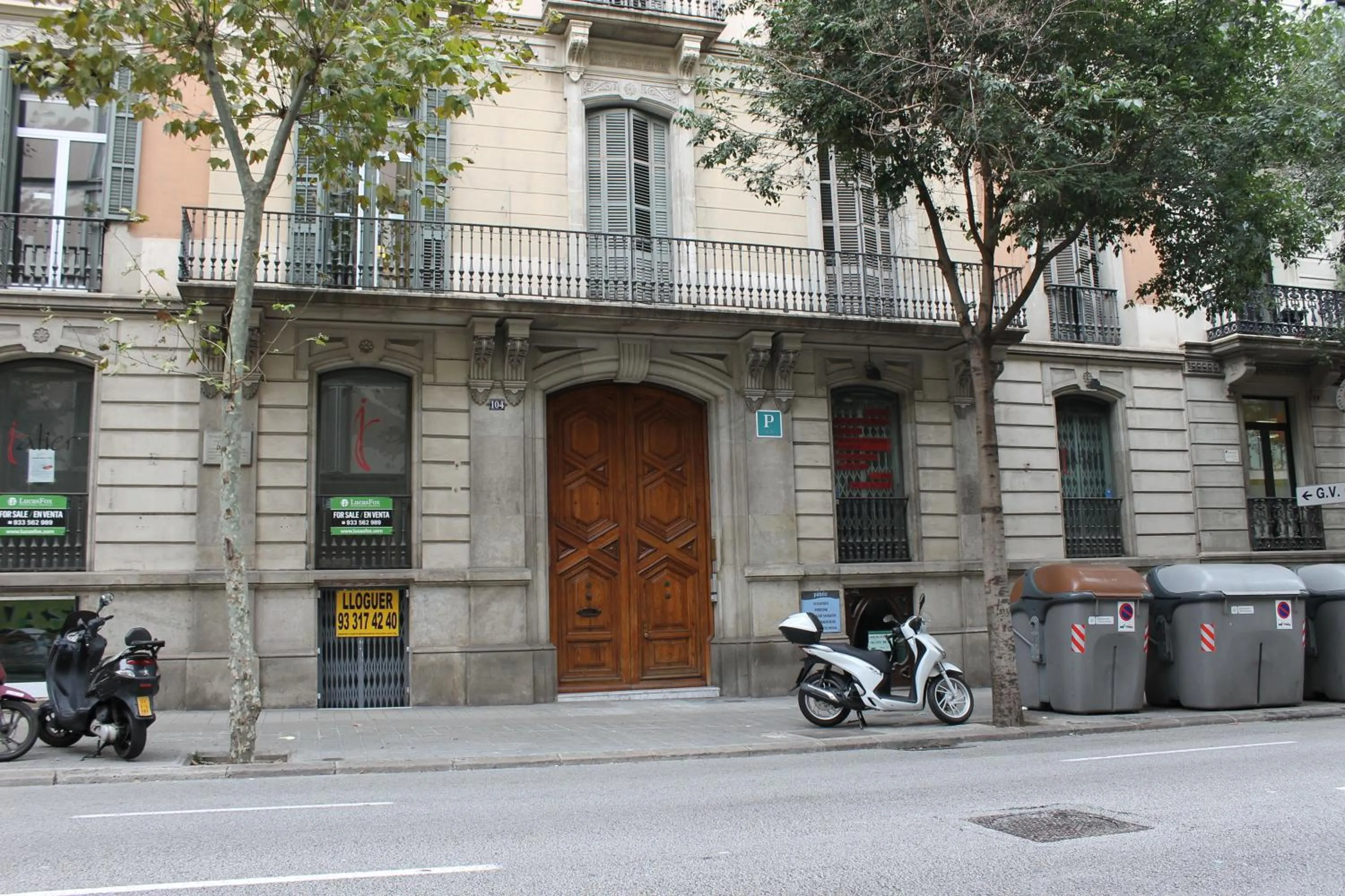 Property building in Hostal Barcelona Centro
