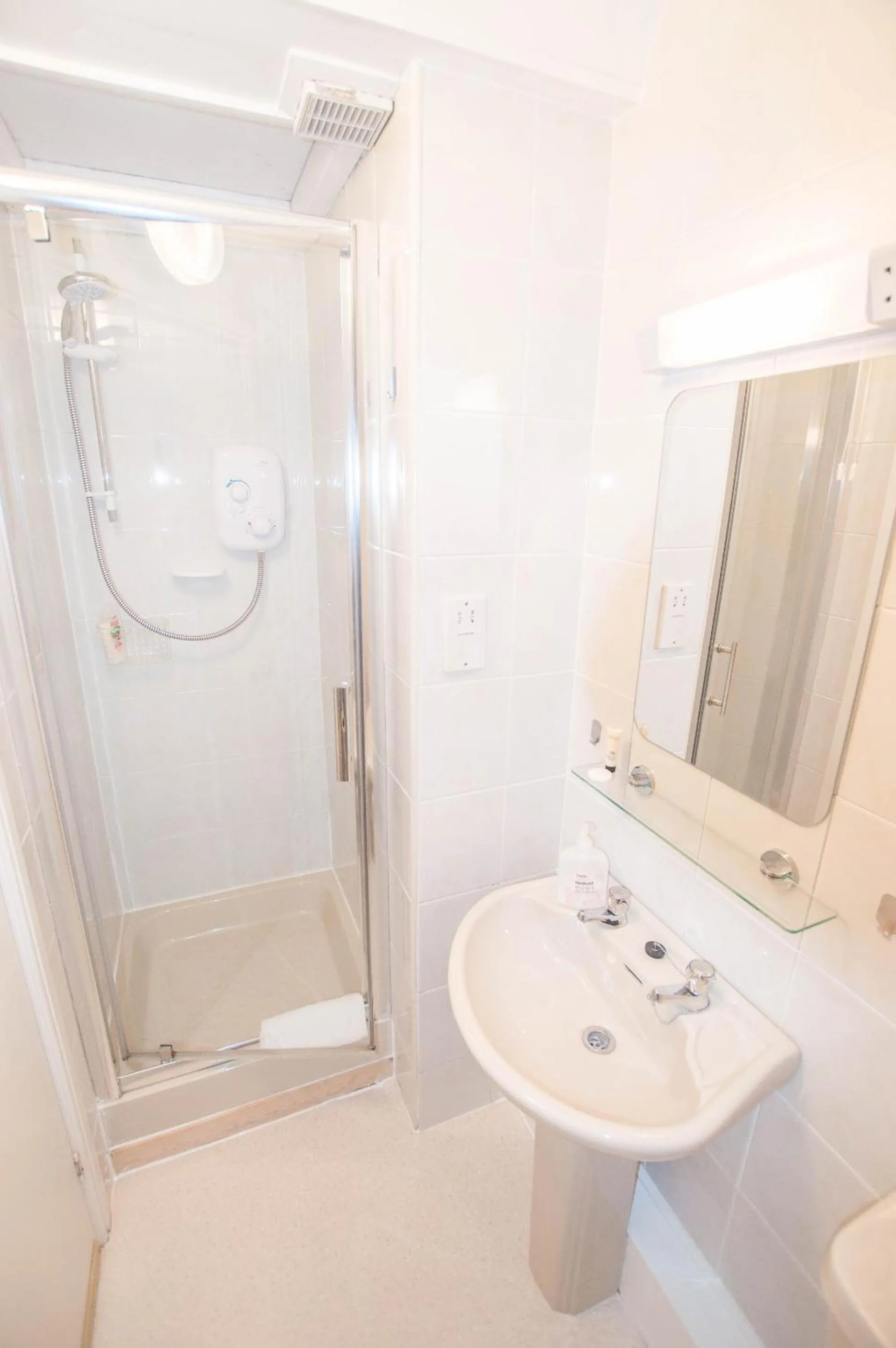 Bathroom in Elim Bank Guest House