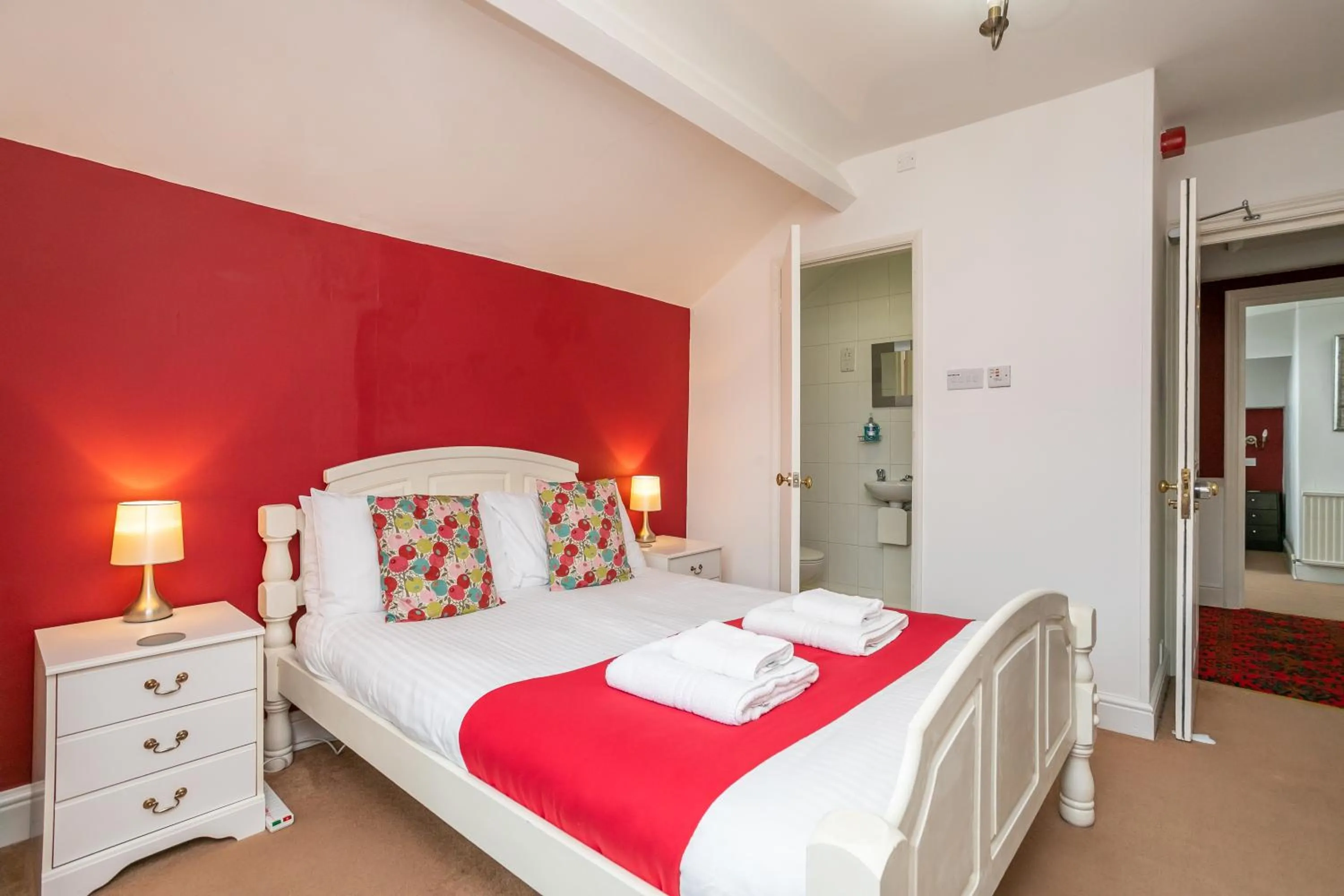 Shower, Bed in Elim Bank Guest House