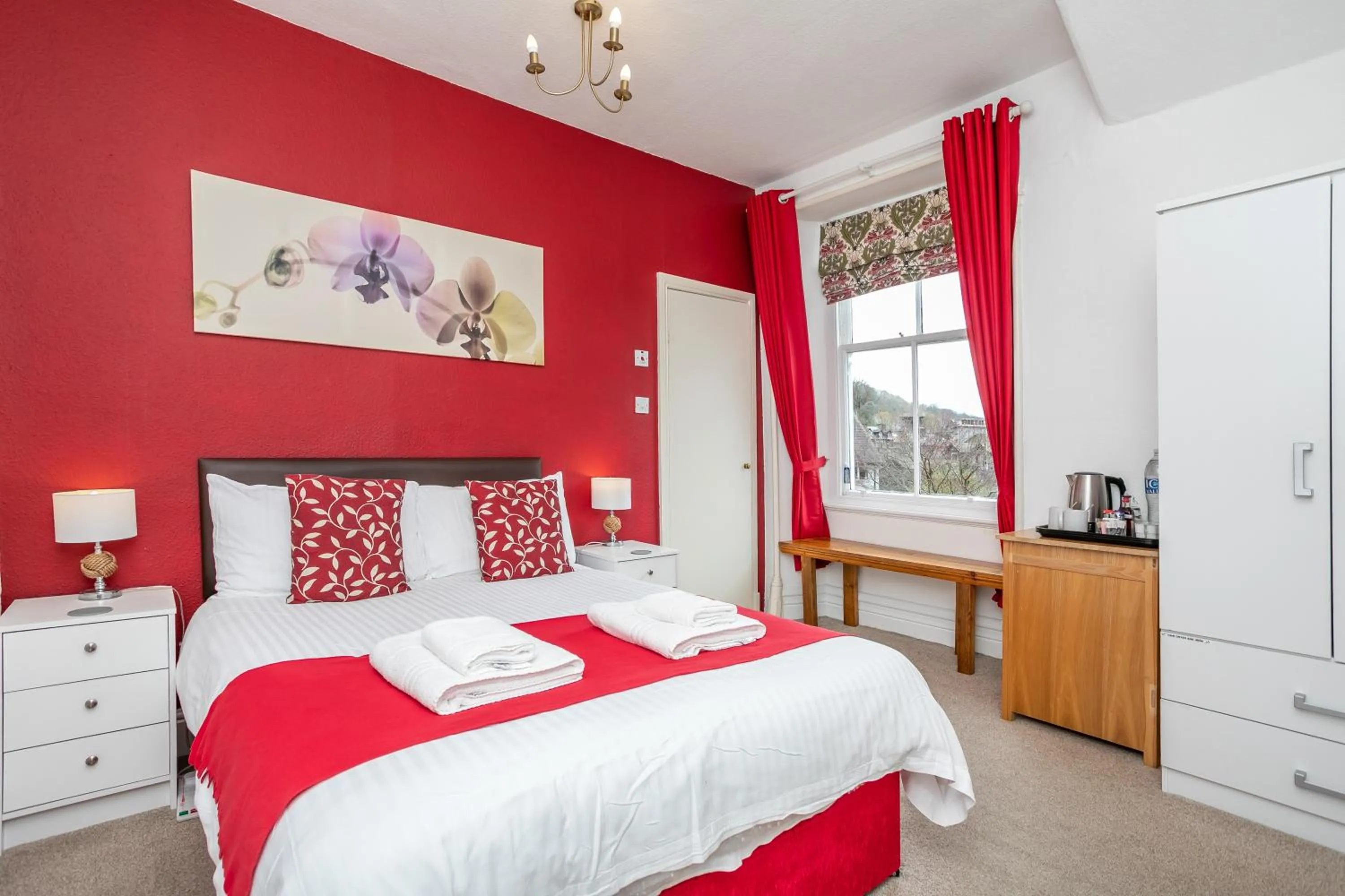 Shower, Bed in Elim Bank Guest House