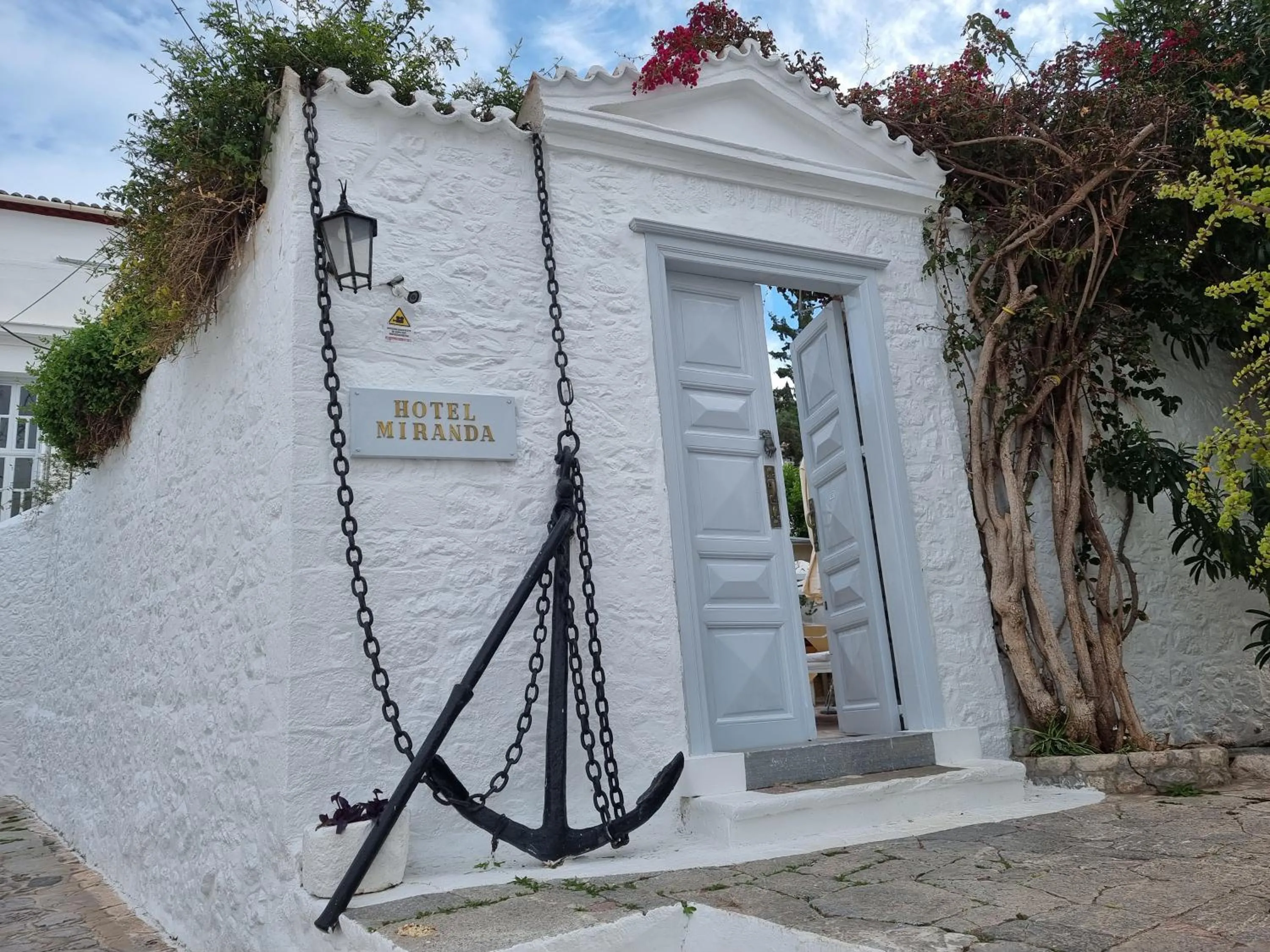 Facade/entrance in Hotel Miranda