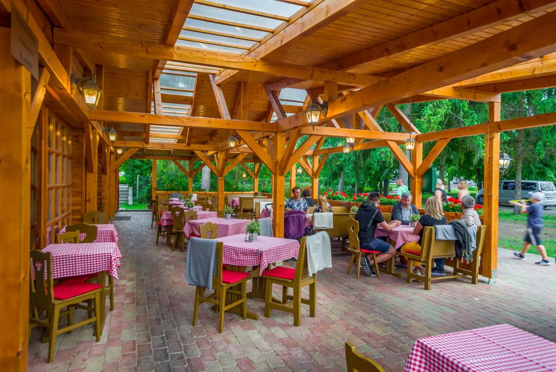 Restaurant/places to eat in Lipicai Hotel és Étterem