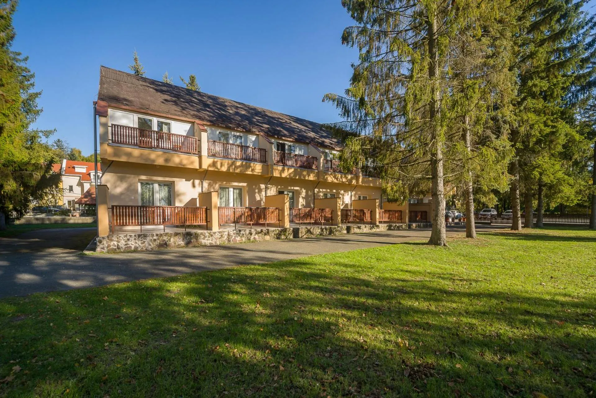 Property building in Lipicai Hotel és Étterem