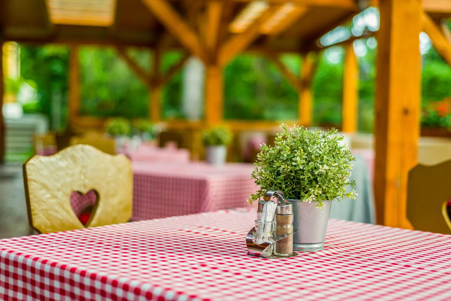 Restaurant/places to eat in Lipicai Hotel és Étterem