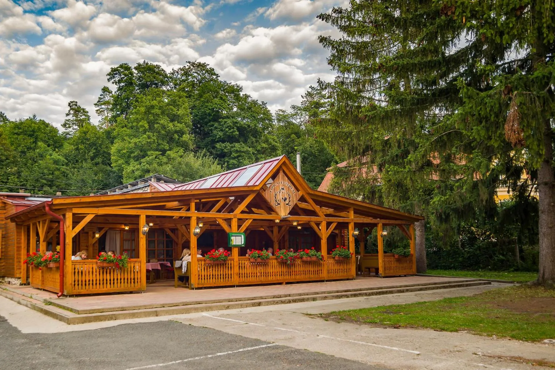 Restaurant/places to eat in Lipicai Hotel és Étterem