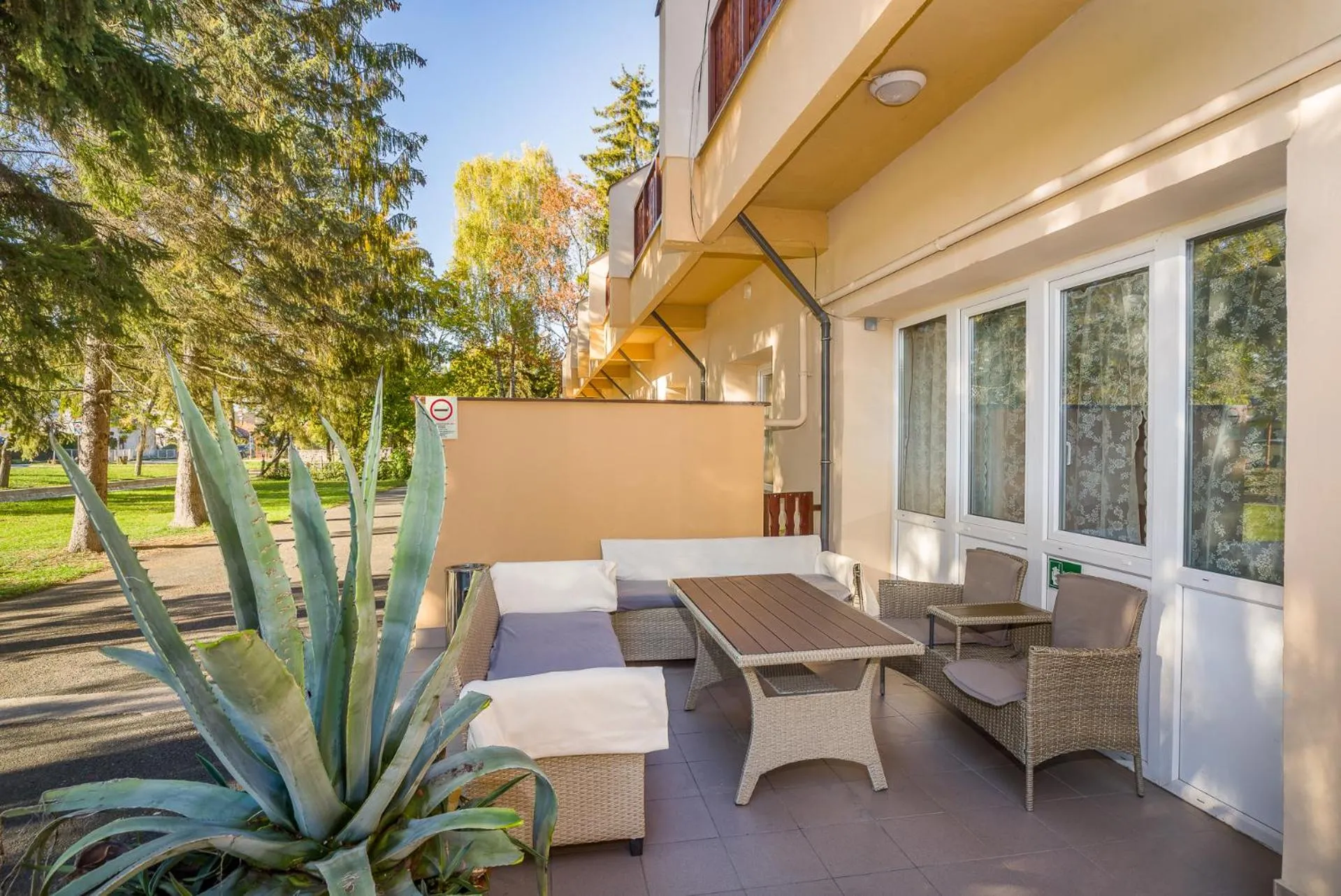 Patio in Lipicai Hotel és Étterem