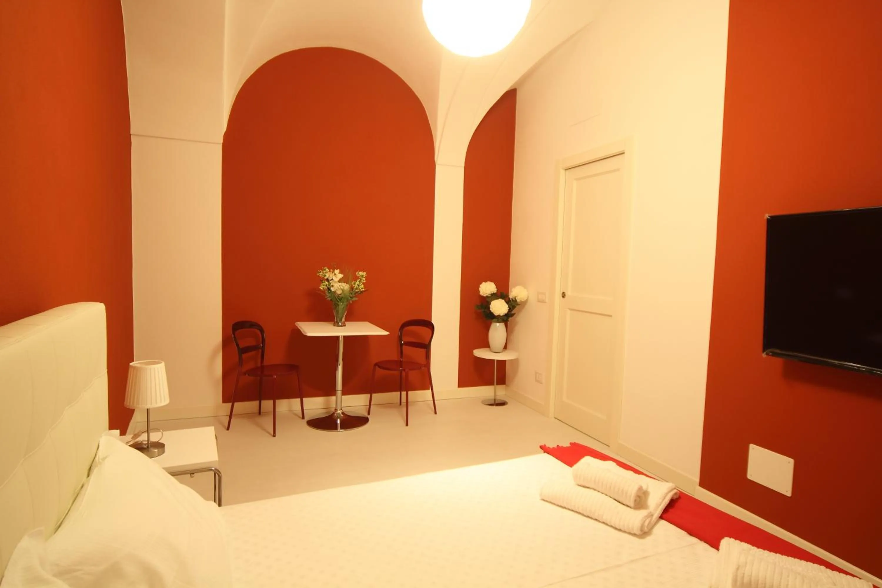 Bed in Verbania - Luxury Italy Apartments