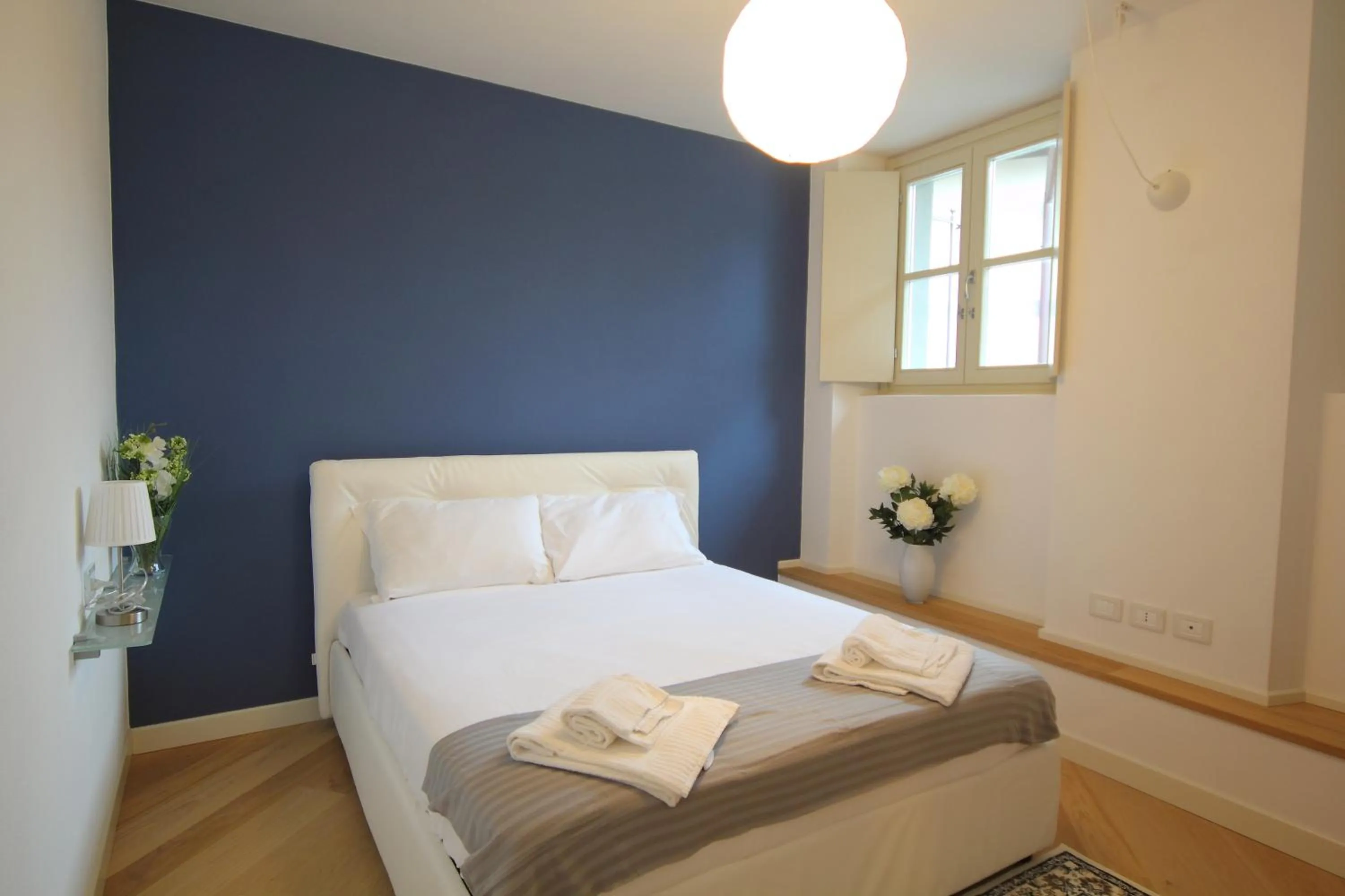 Bed in Verbania - Luxury Italy Apartments