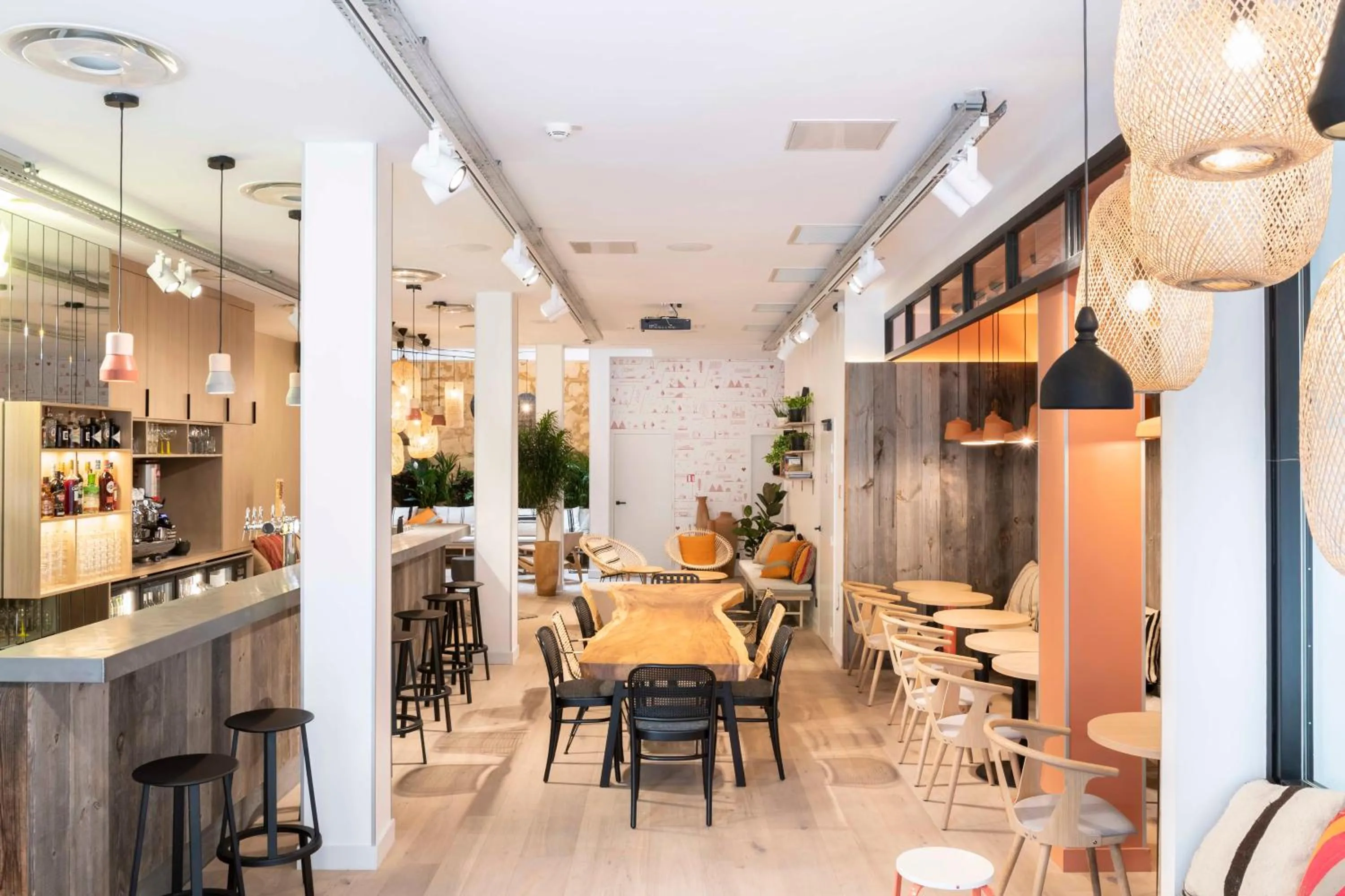 Restaurant/places to eat in CENTRAL Hostel Bordeaux Centre