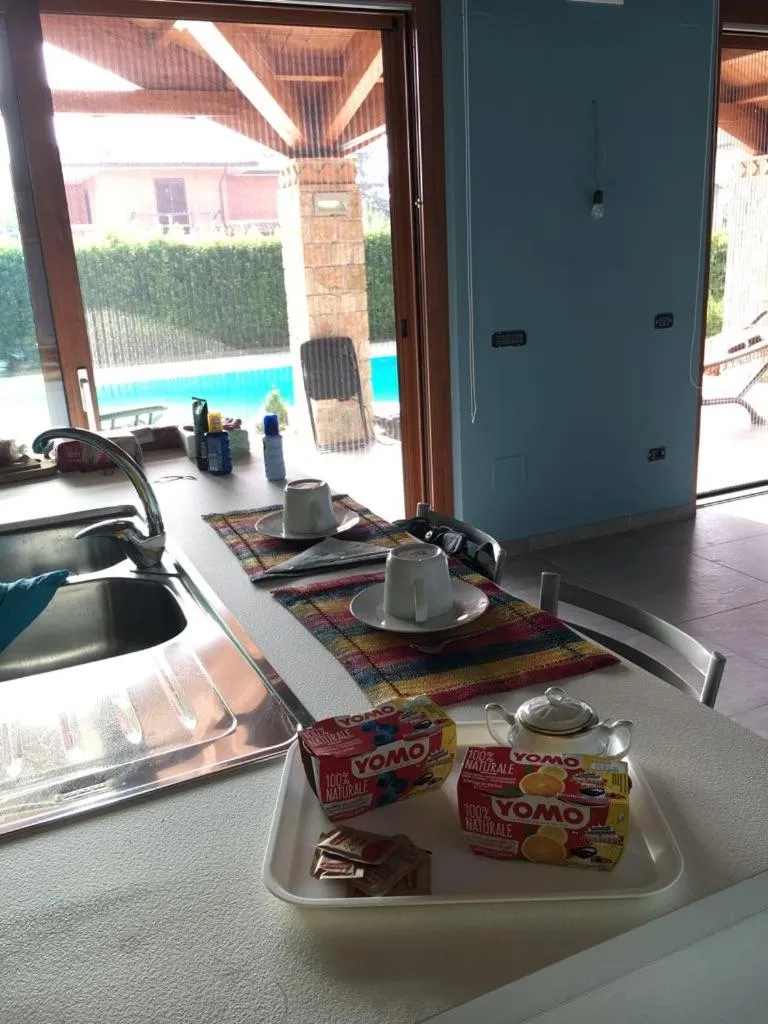 Communal kitchen in B&B A CASA DI ZIA LUISA