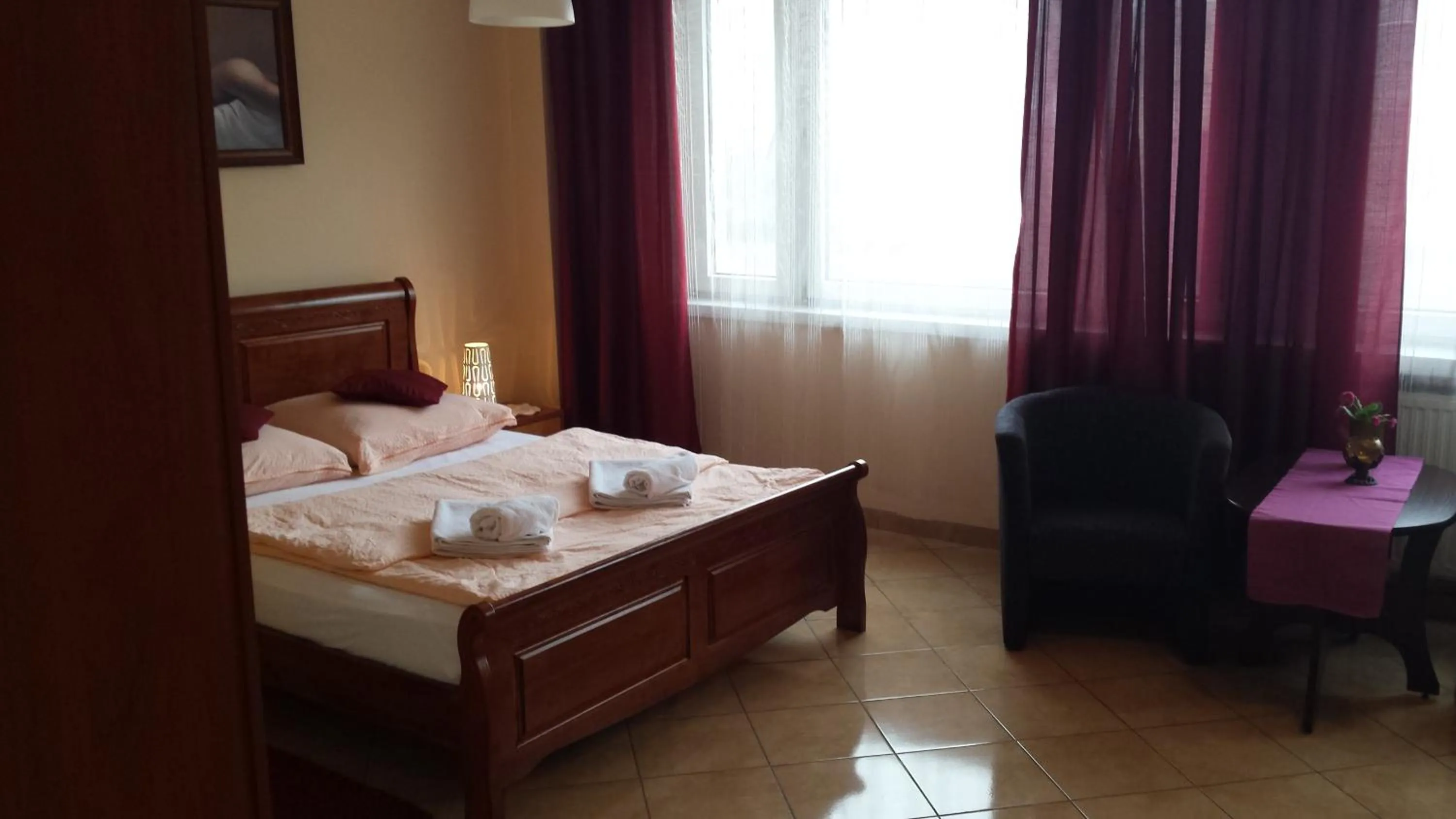 Day, Bed in Hotel Elda 2