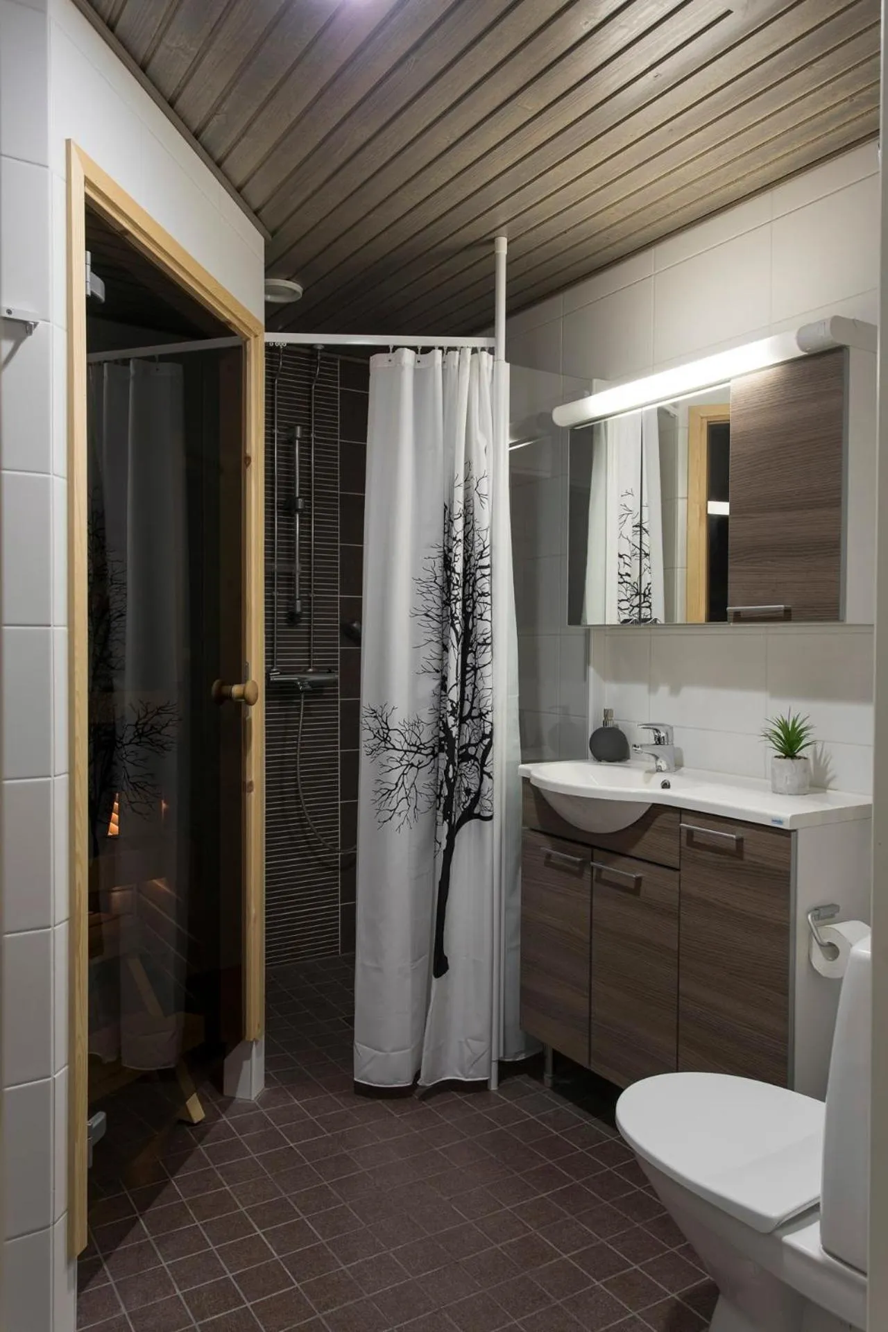 Vasko luxurious suites, Nouka