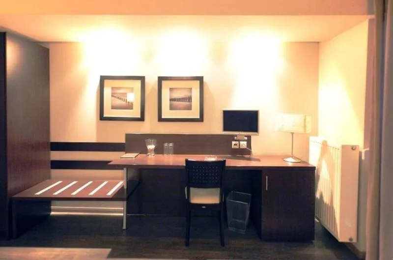 Seating area, Bed in Aliakmon Hotel