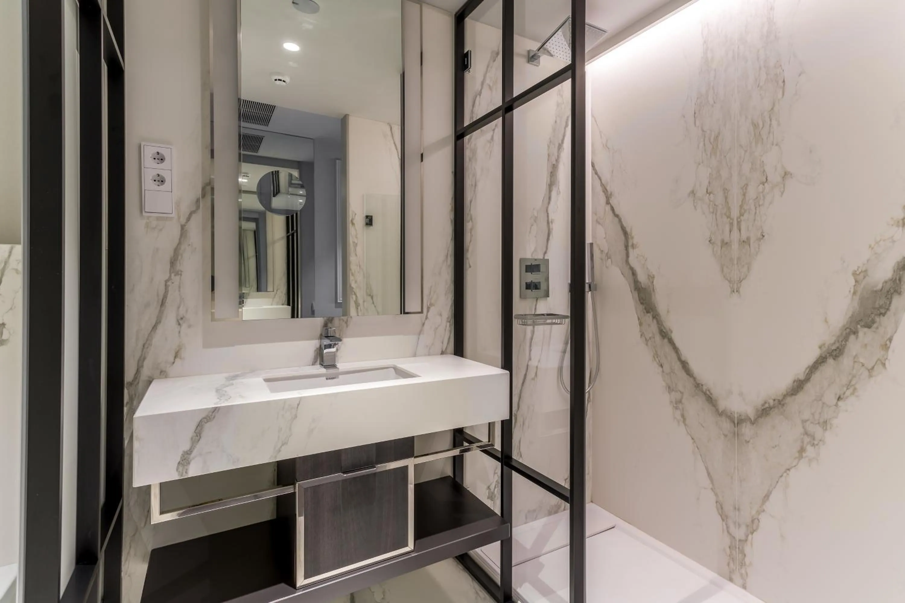 Shower in Room Mate Collection Gorka, San Sebastián