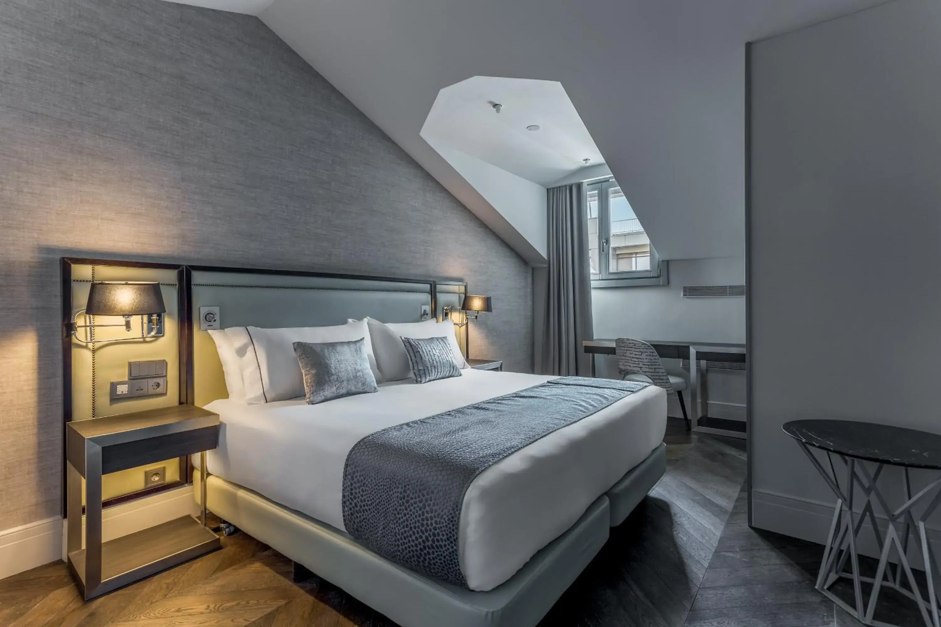 Seating area, Bed in Room Mate Collection Gorka, San Sebastián Seating area, Bed in Room Mate Collection Gorka, San Sebastián