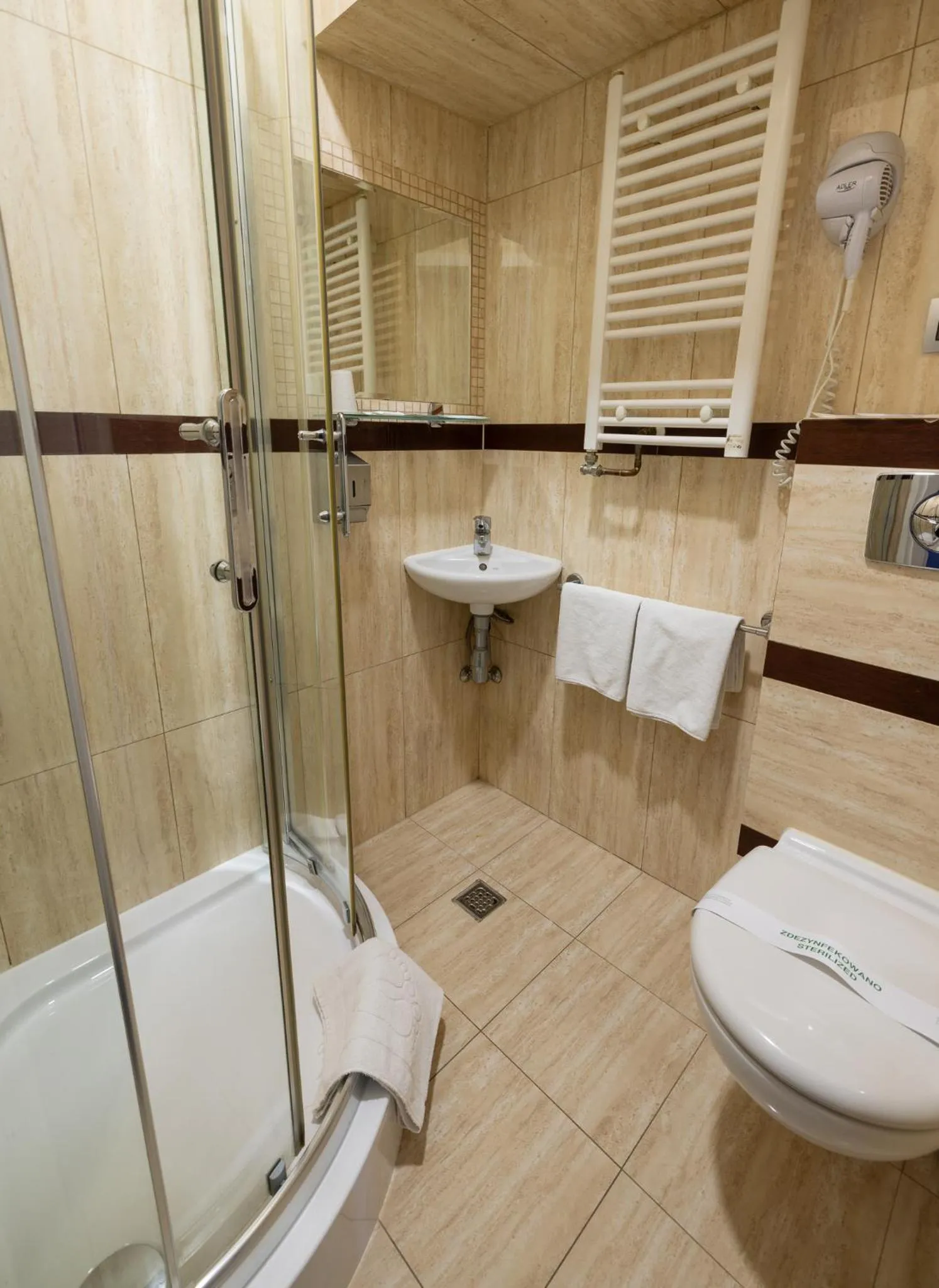 Toilet in Hotel Orbita