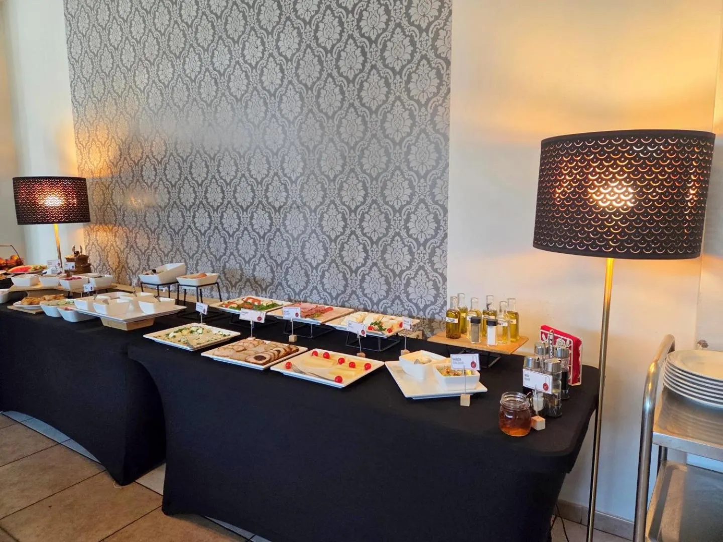 Restaurant/places to eat in Hotel Orbita