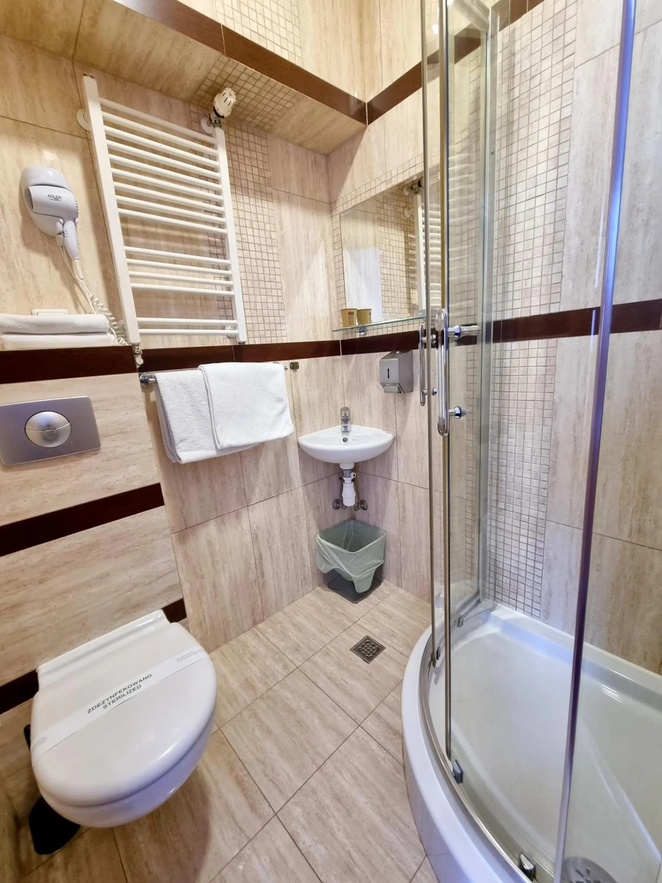 Shower in Hotel Orbita