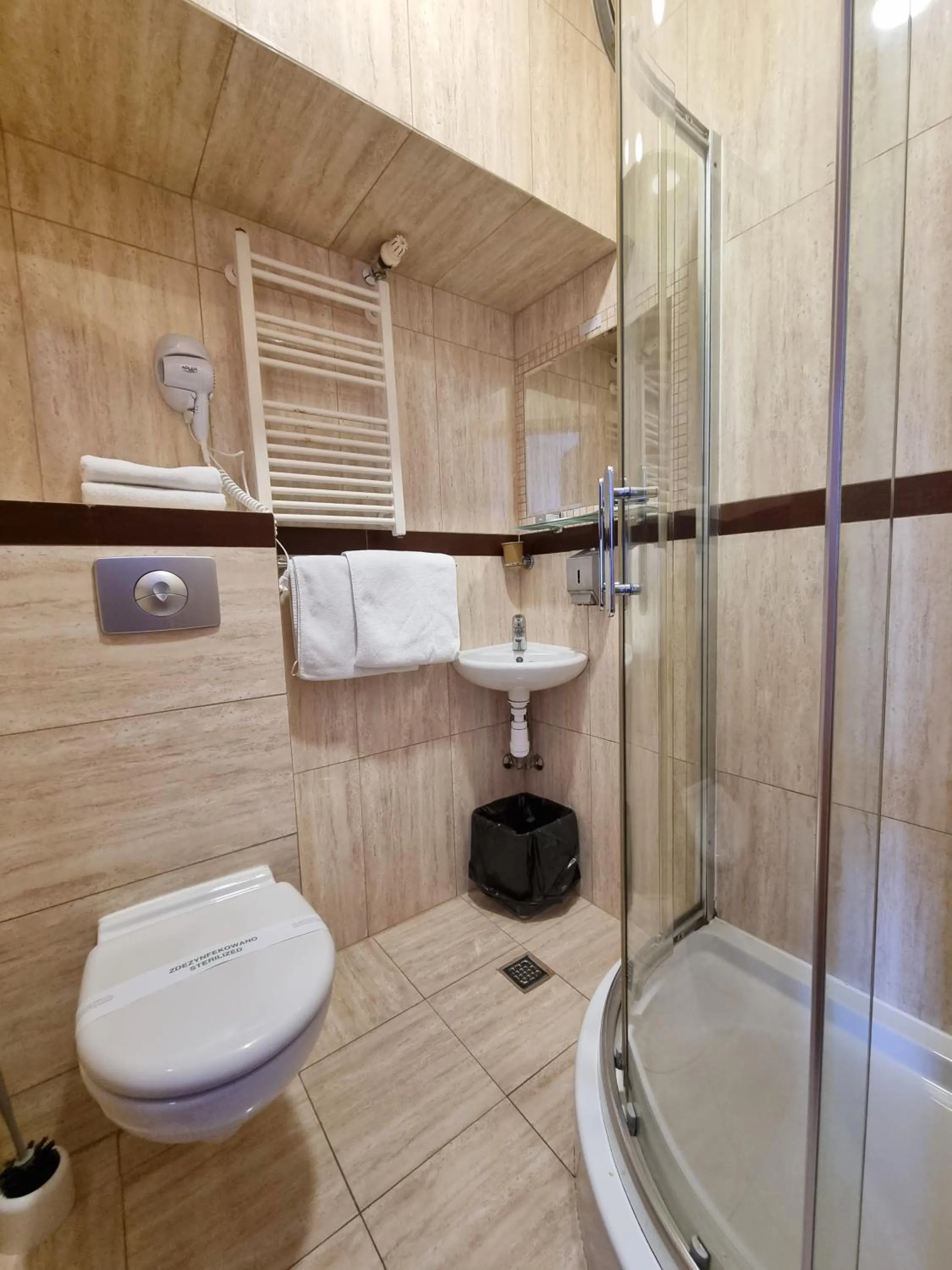 Toilet in Hotel Orbita