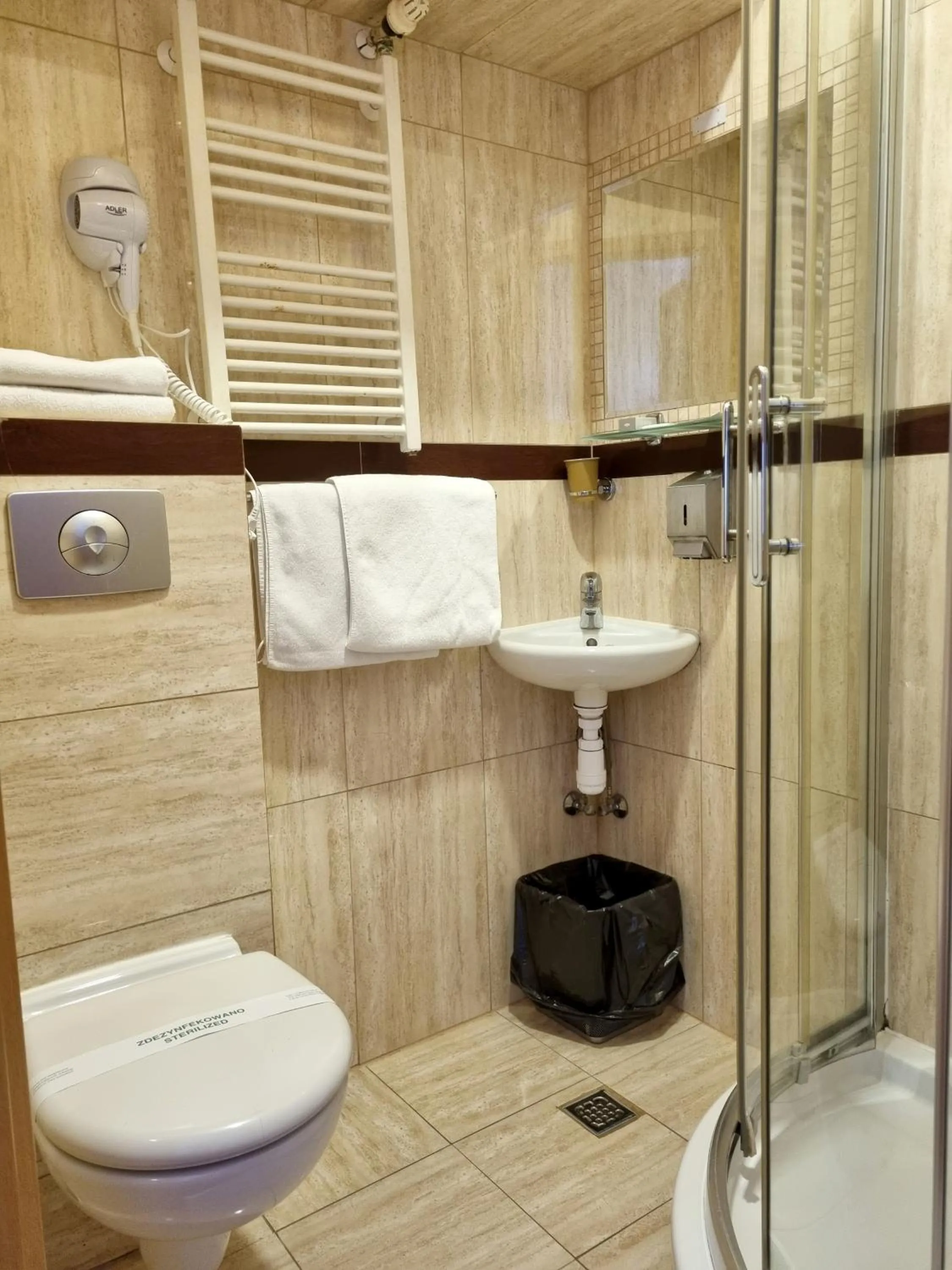 Shower in Hotel Orbita