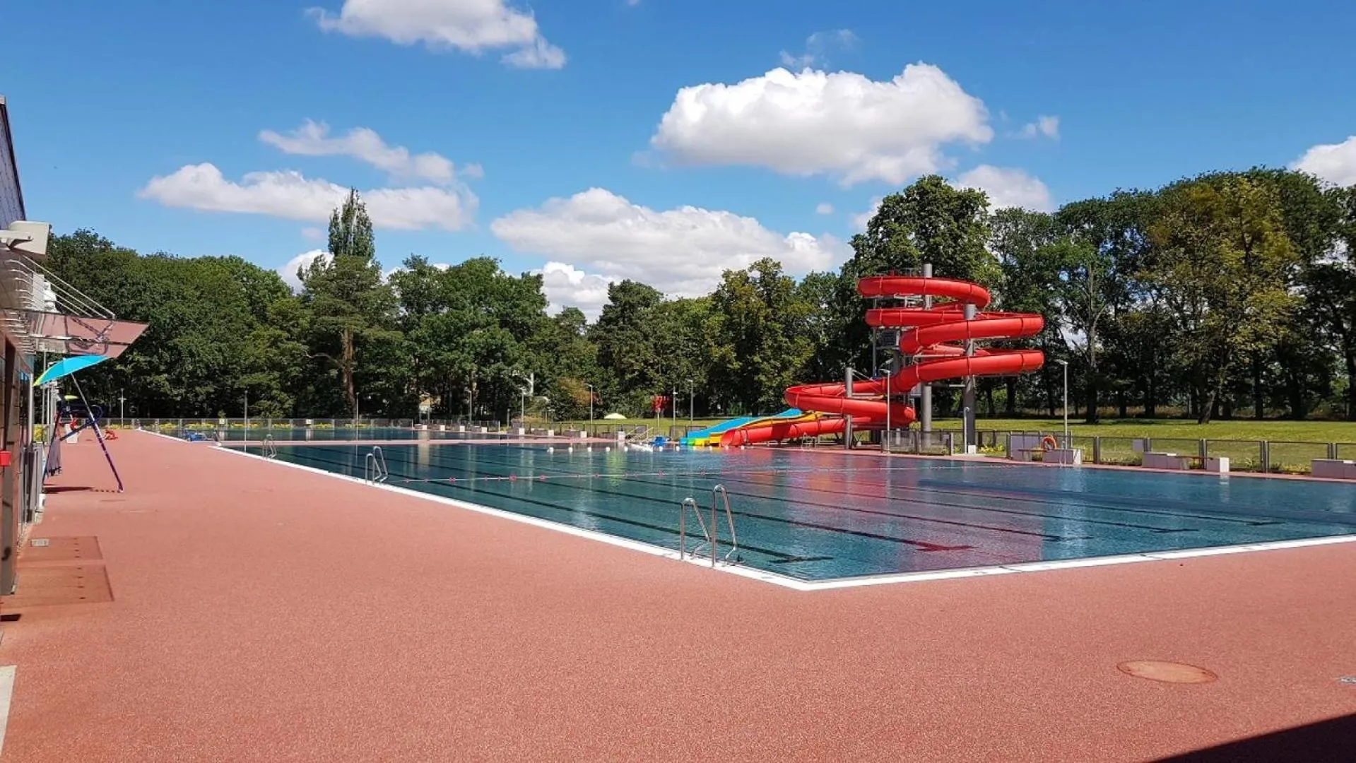 Pool view in Hotel Orbita