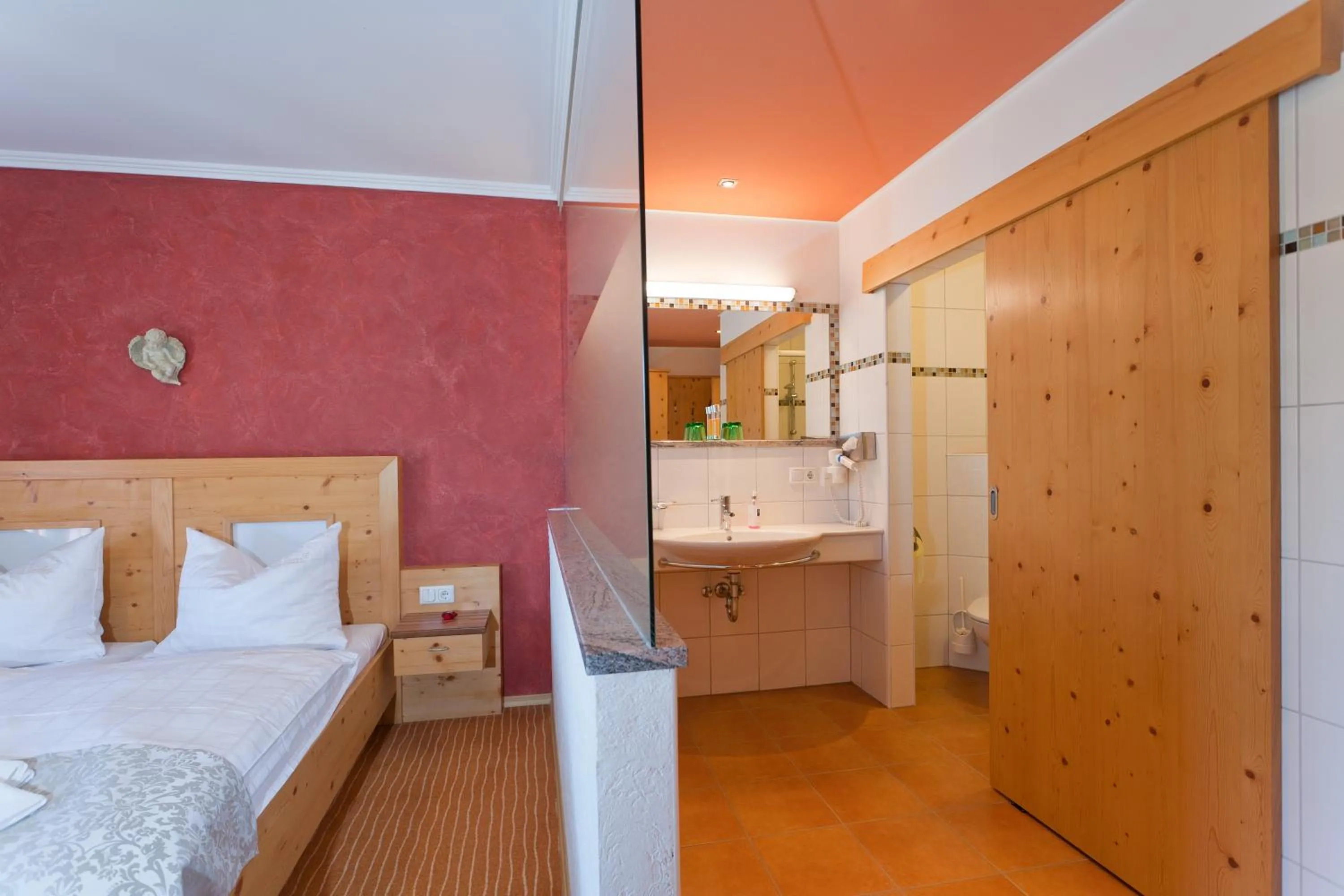 Photo of the whole room, Bed in Landhotel Mariensäule