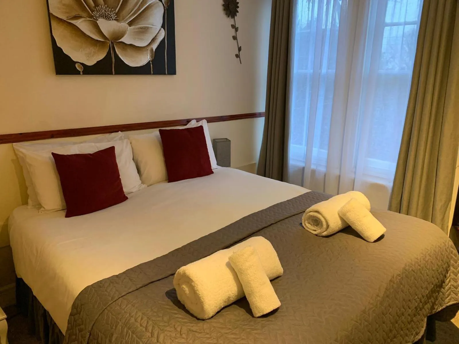 Bedroom, Bed in The Castle Inn Hotel