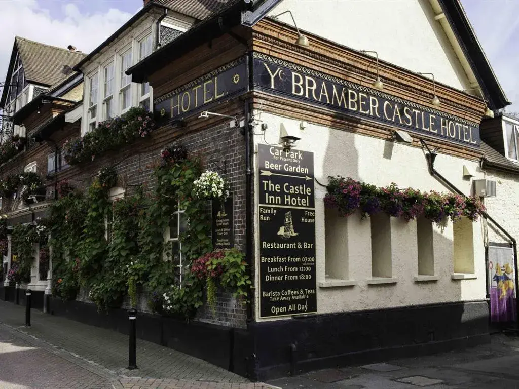 Property building in The Castle Inn Hotel Bramber Property building in The Castle Inn Hotel Bramber