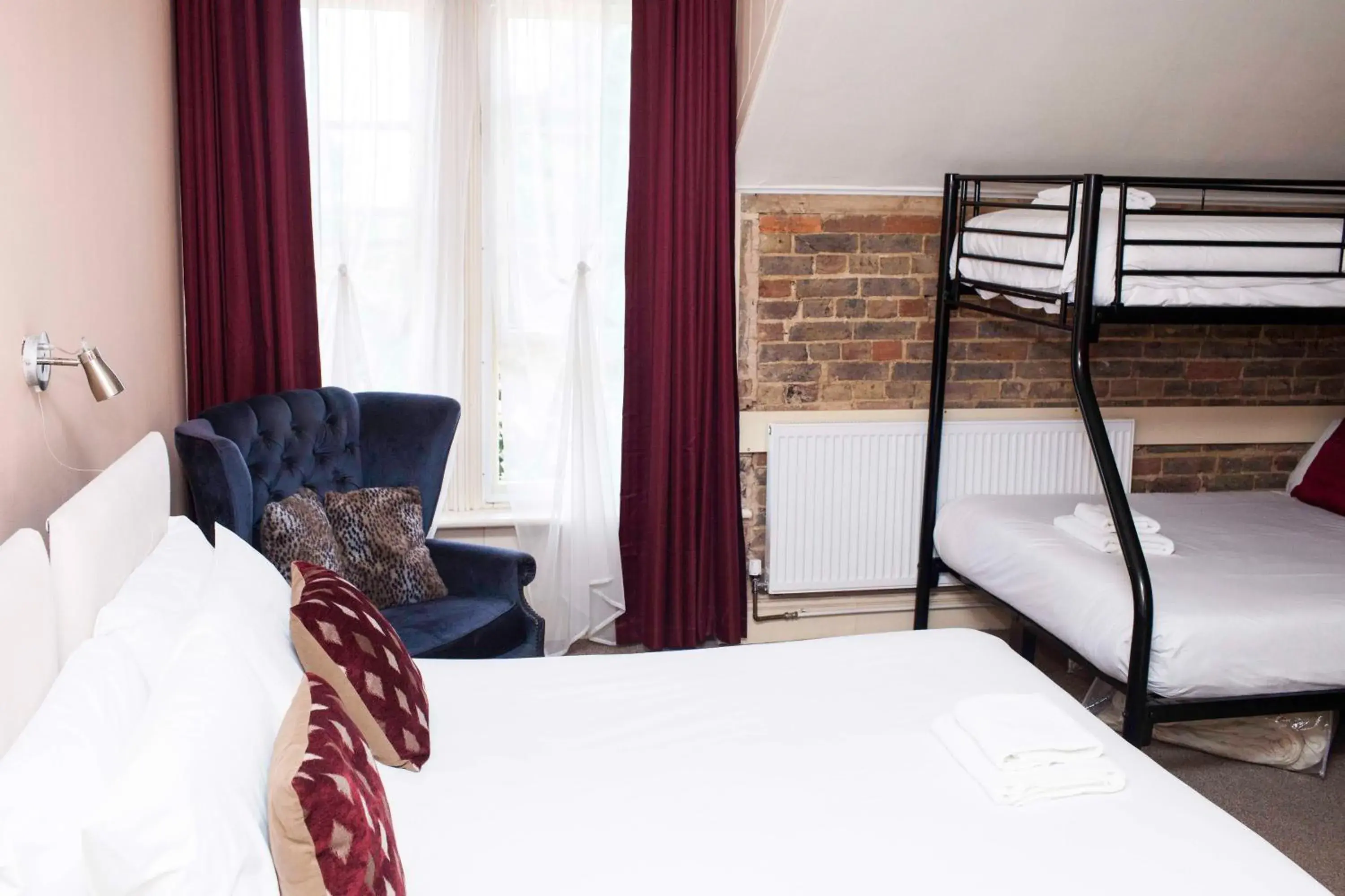 Bedroom, Bed in The Castle Inn Hotel Bramber Bedroom, Bed in The Castle Inn Hotel Bramber