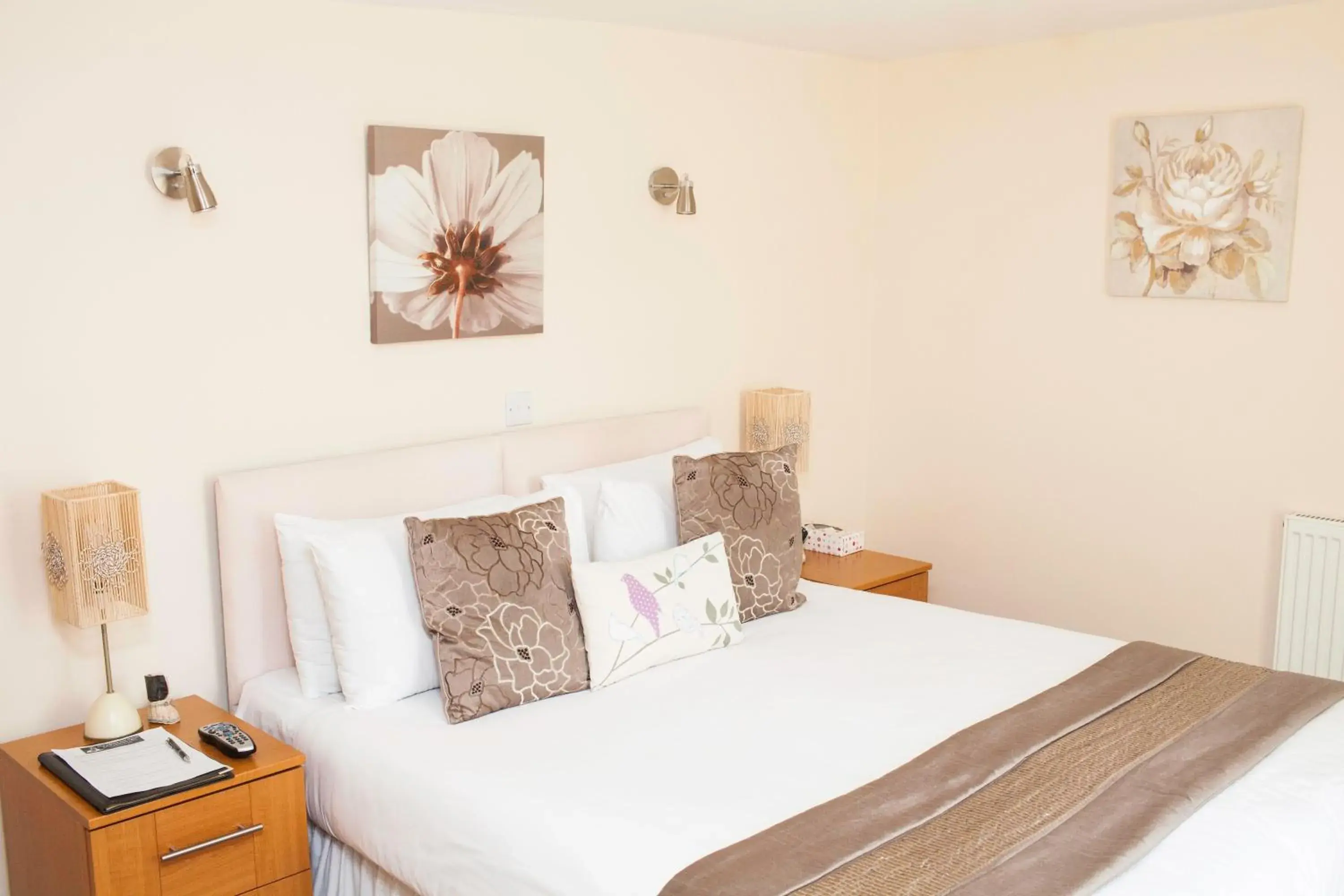 Bedroom, Bed in The Castle Inn Hotel Bramber Bedroom, Bed in The Castle Inn Hotel Bramber