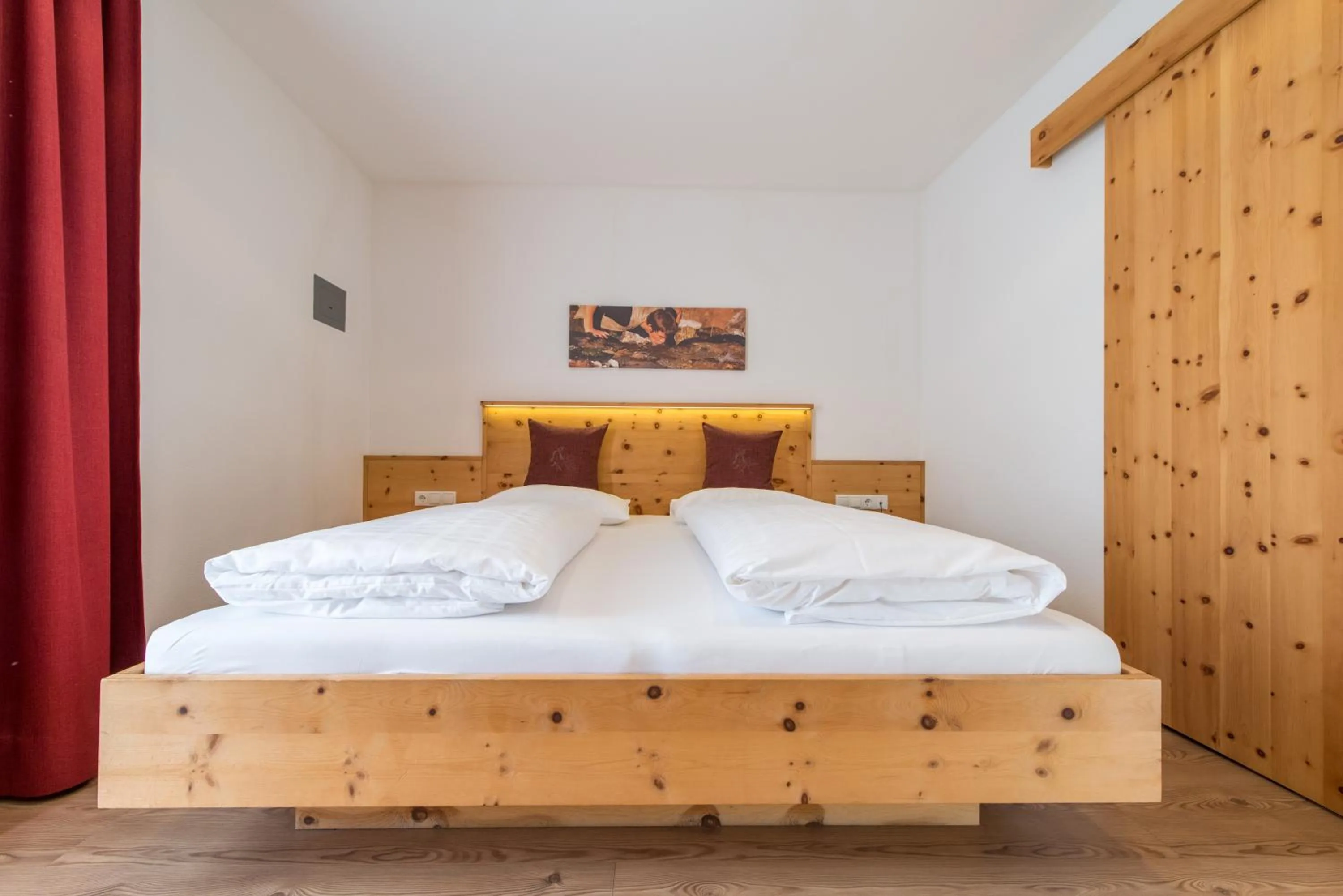 Bedroom, Bed in Hotel Alpenrast