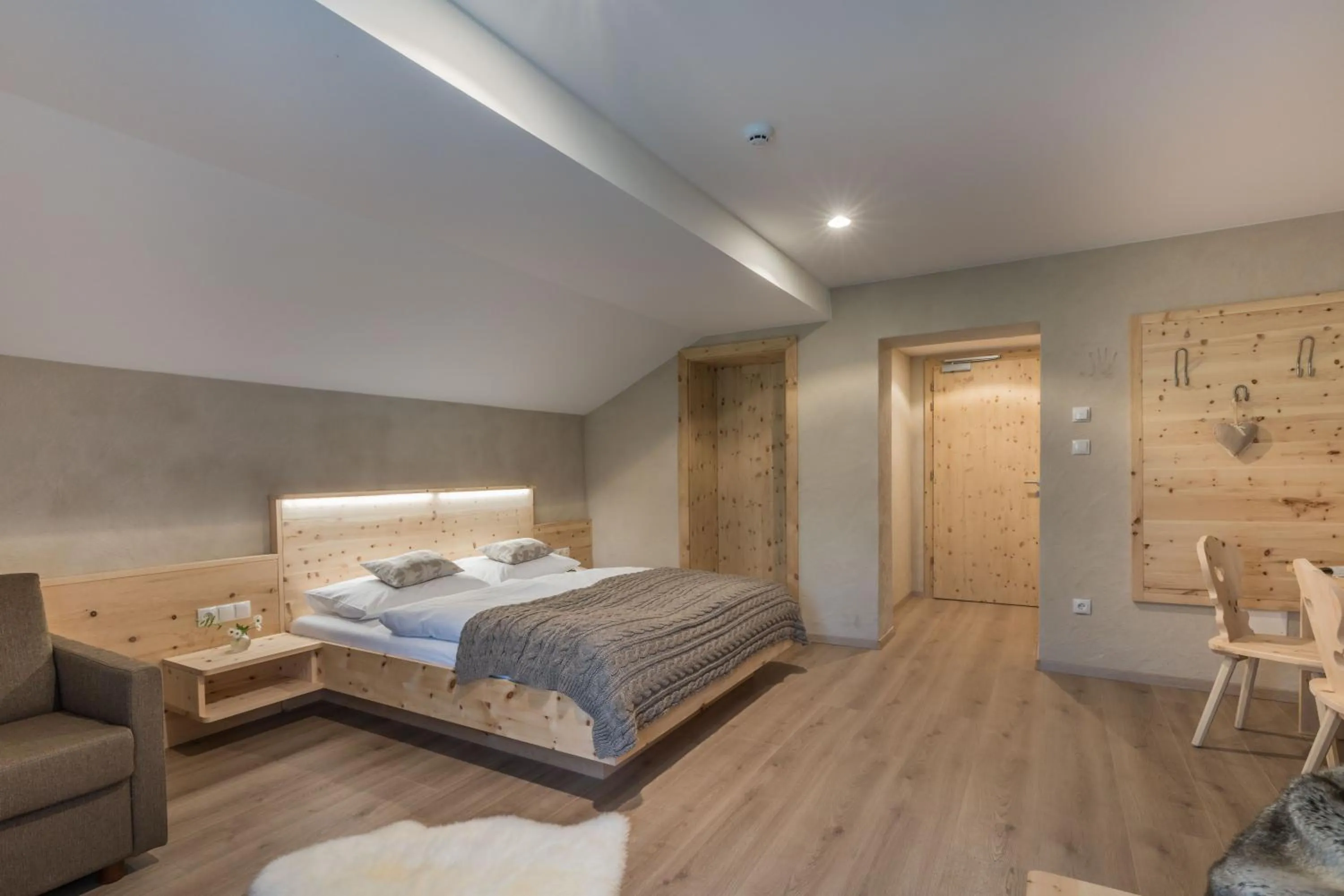 Bedroom, Bed in Hotel Alpenrast