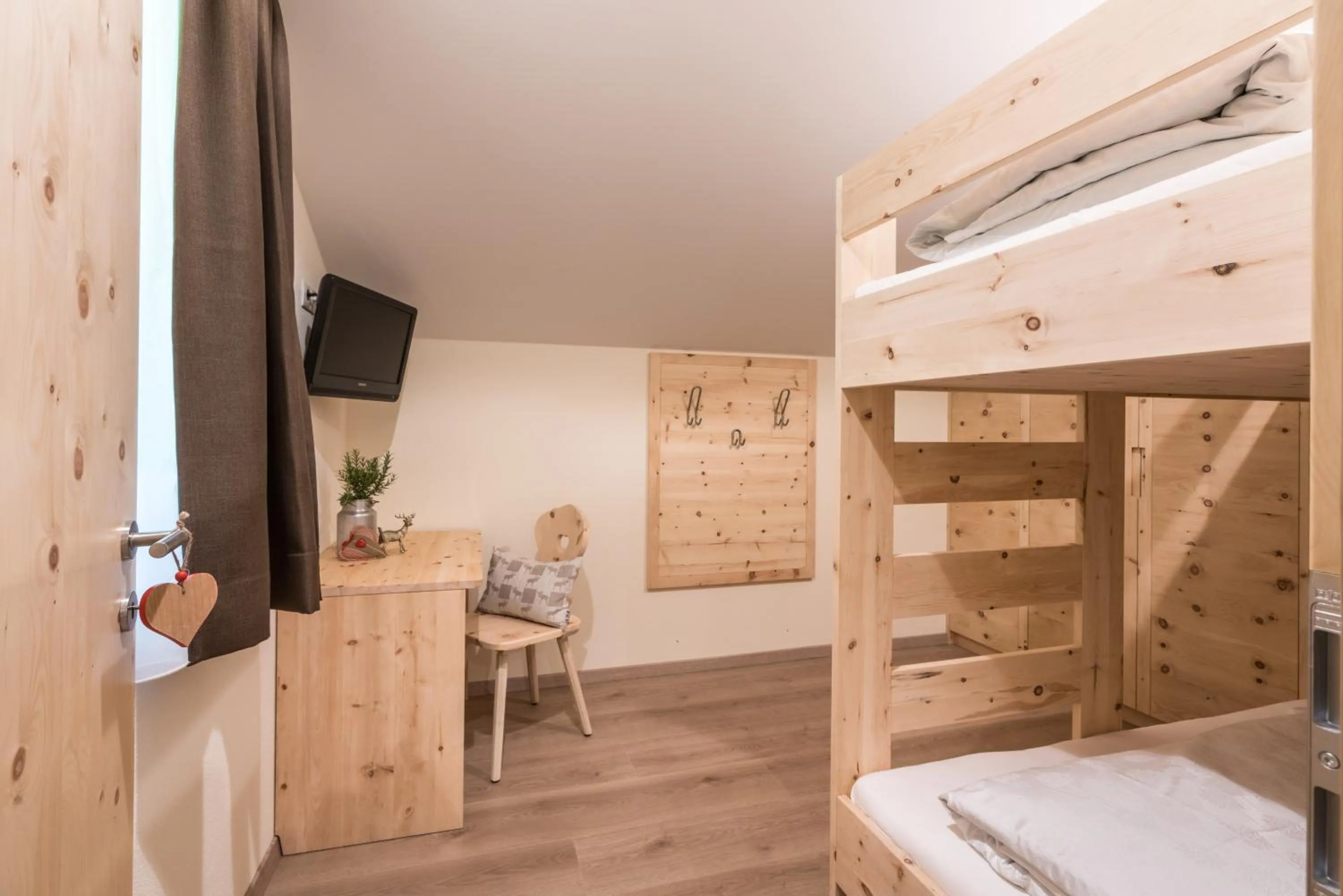 bunk bed, Bed in Hotel Alpenrast