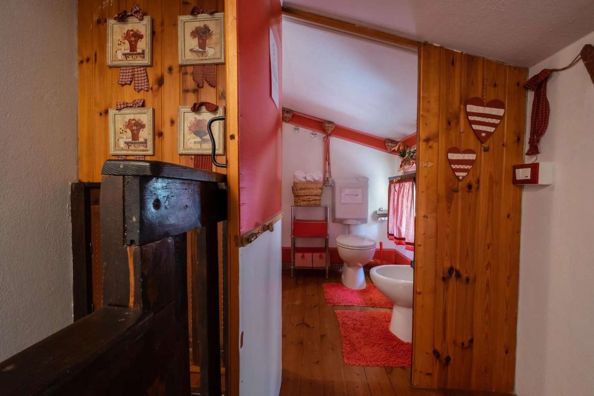 Bathroom, Bed in Ai Due Pini B&B