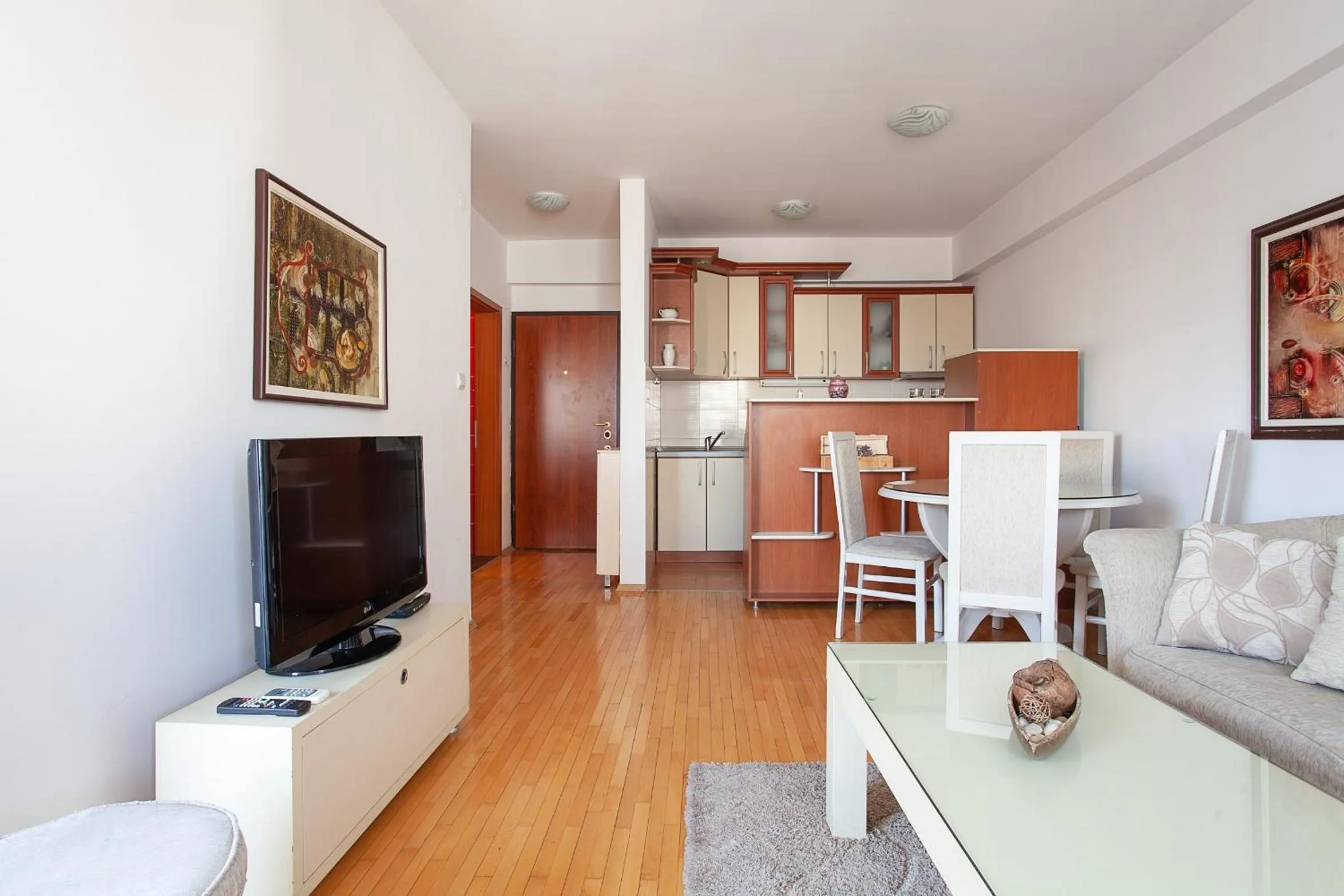 TV and multimedia in Urban Hostel & Apartments